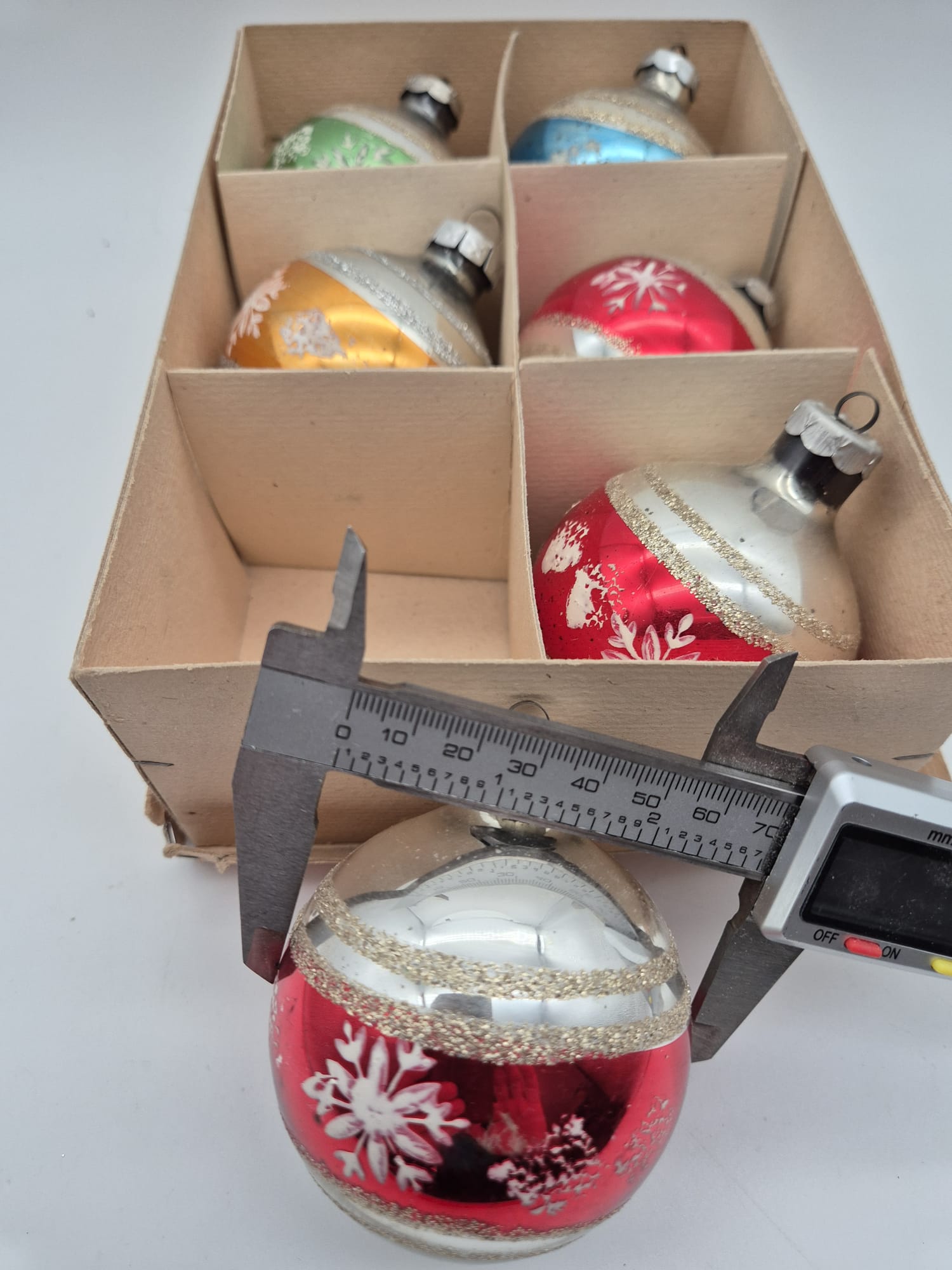 6er Set Glaskugeln mit Schneeflocke – bunte Weihnachtskugeln