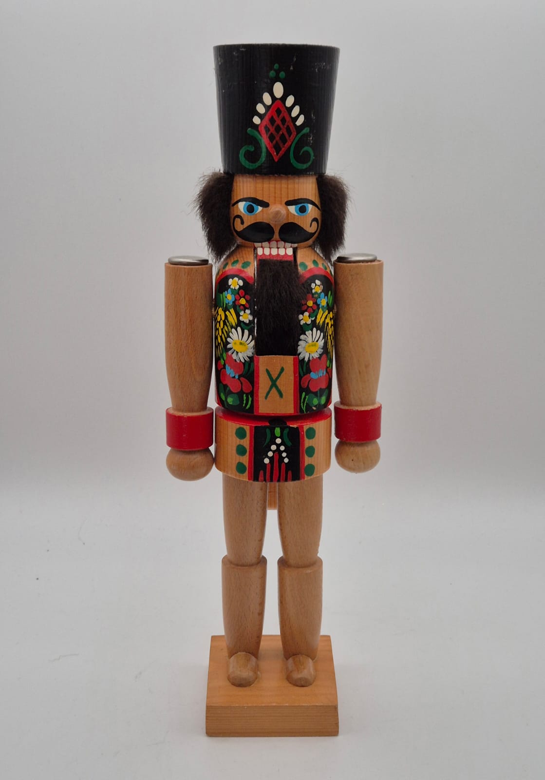 Holz-Nussknacker mit Blumenornamenten – ca. 32,5 cm