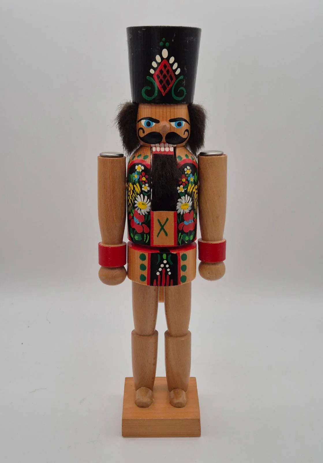 Holz-Nussknacker mit Blumenornamenten – ca. 32,5 cm