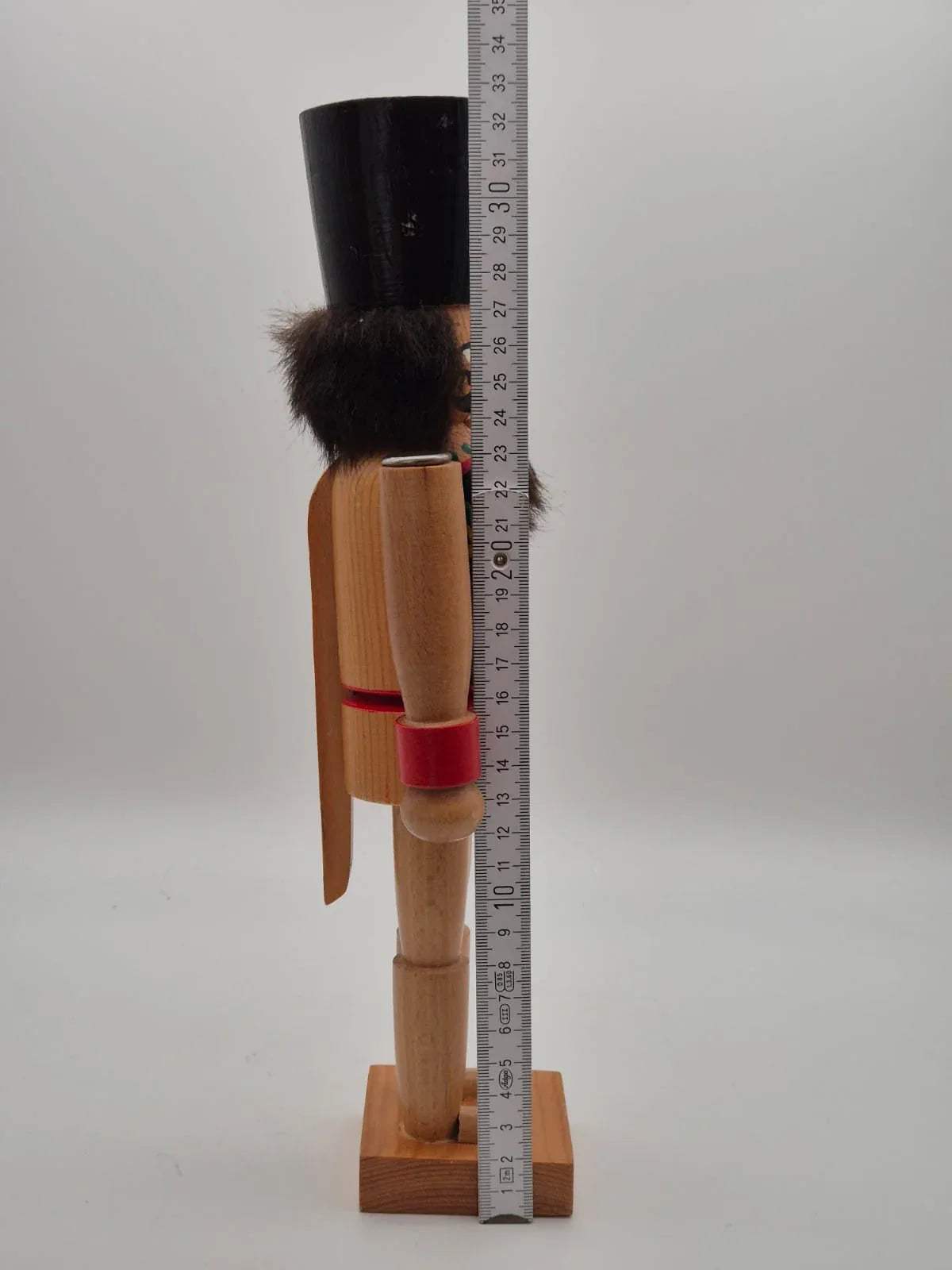Holz-Nussknacker mit Blumenornamenten – ca. 32,5 cm