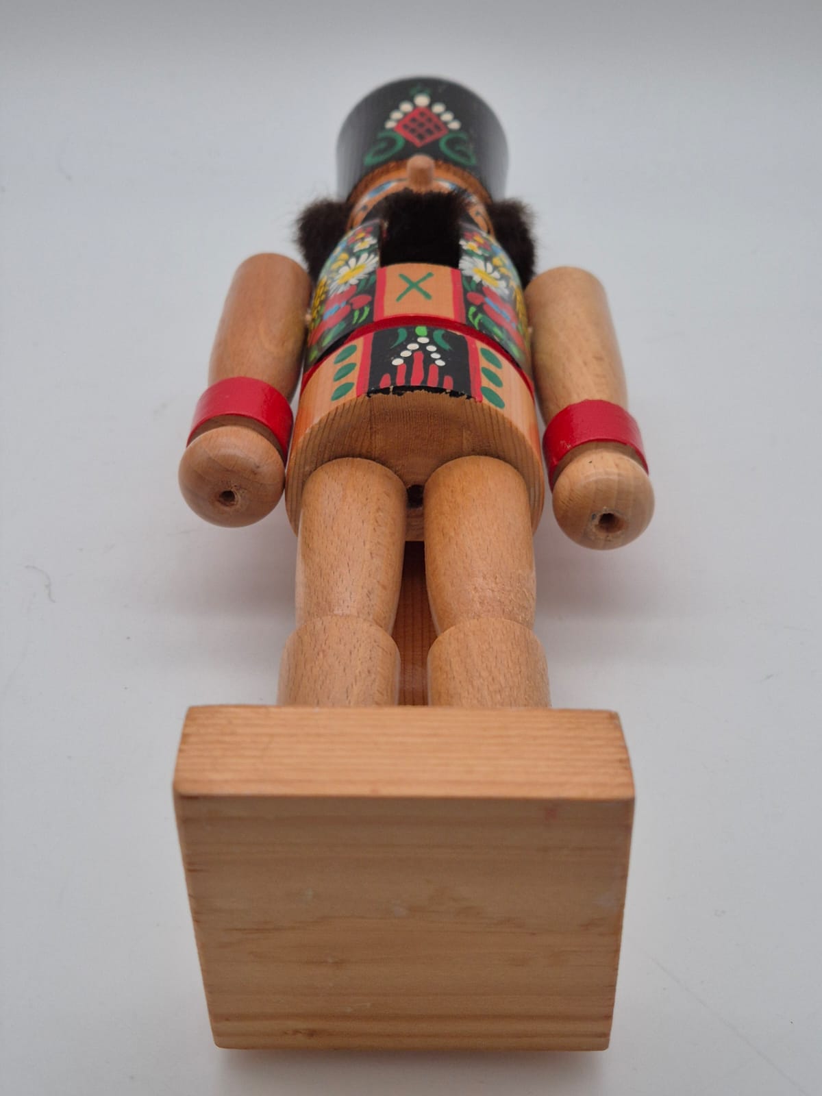 Holz-Nussknacker mit Blumenornamenten – ca. 32,5 cm