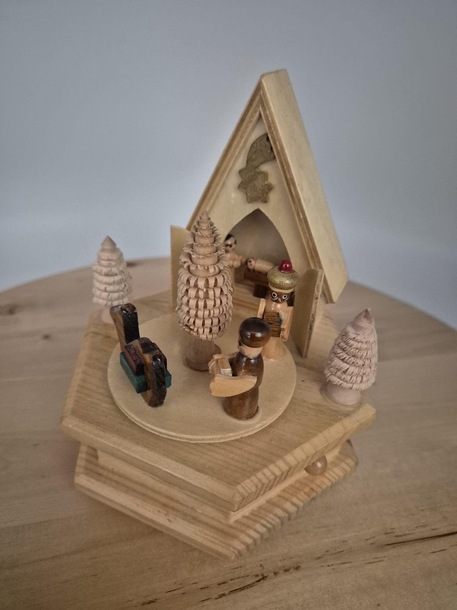 Alte Musikdose Krippenspiel