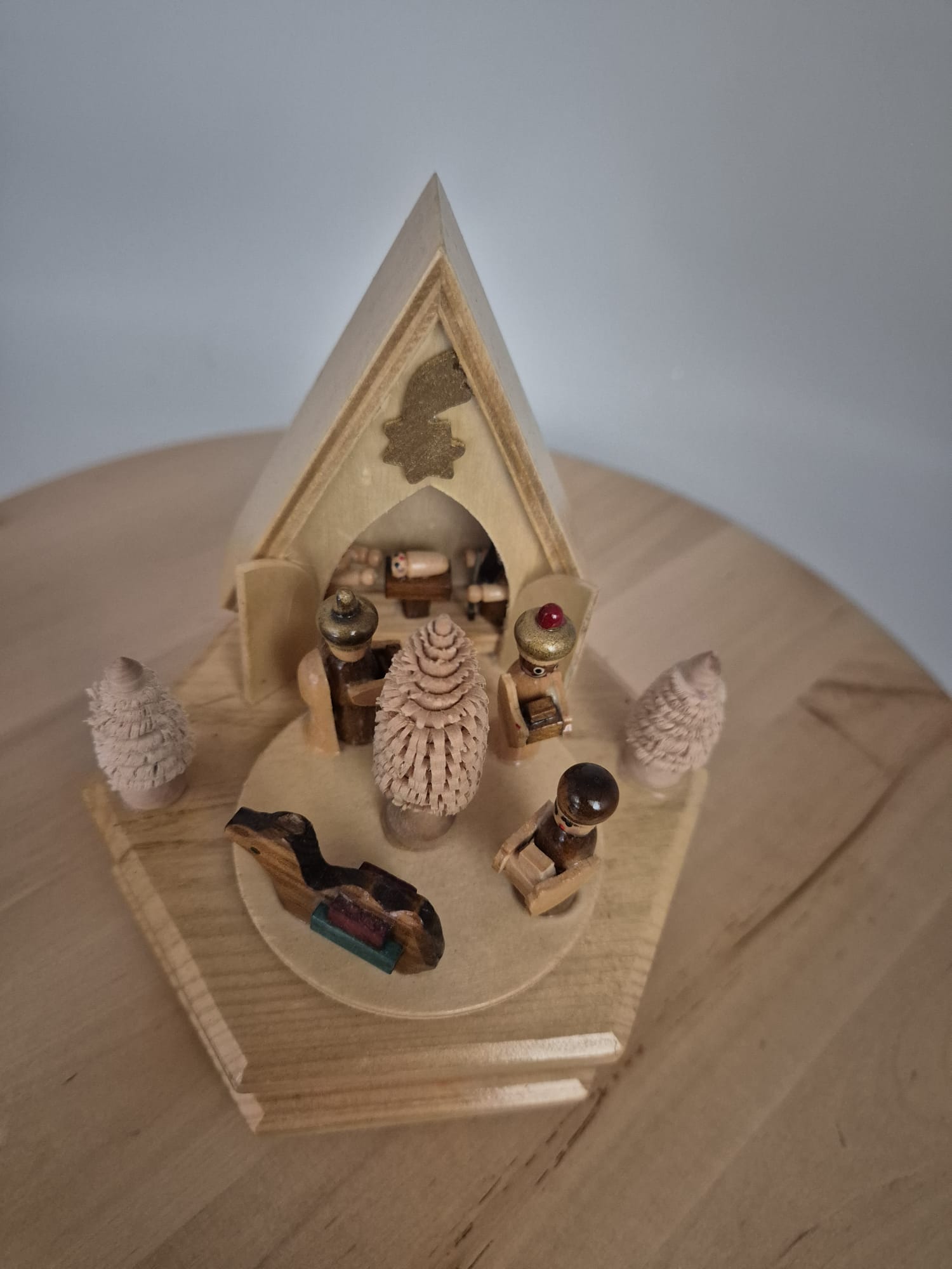 Alte Musikdose Krippenspiel