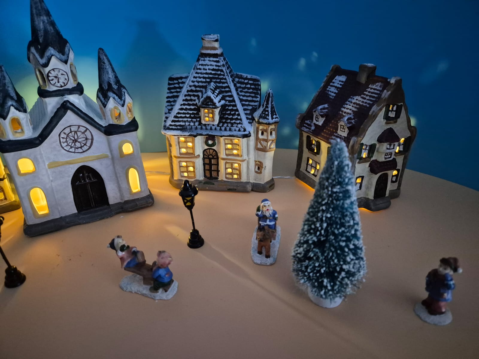 Keramik Weihnachtsdorf mit Beleuchtung