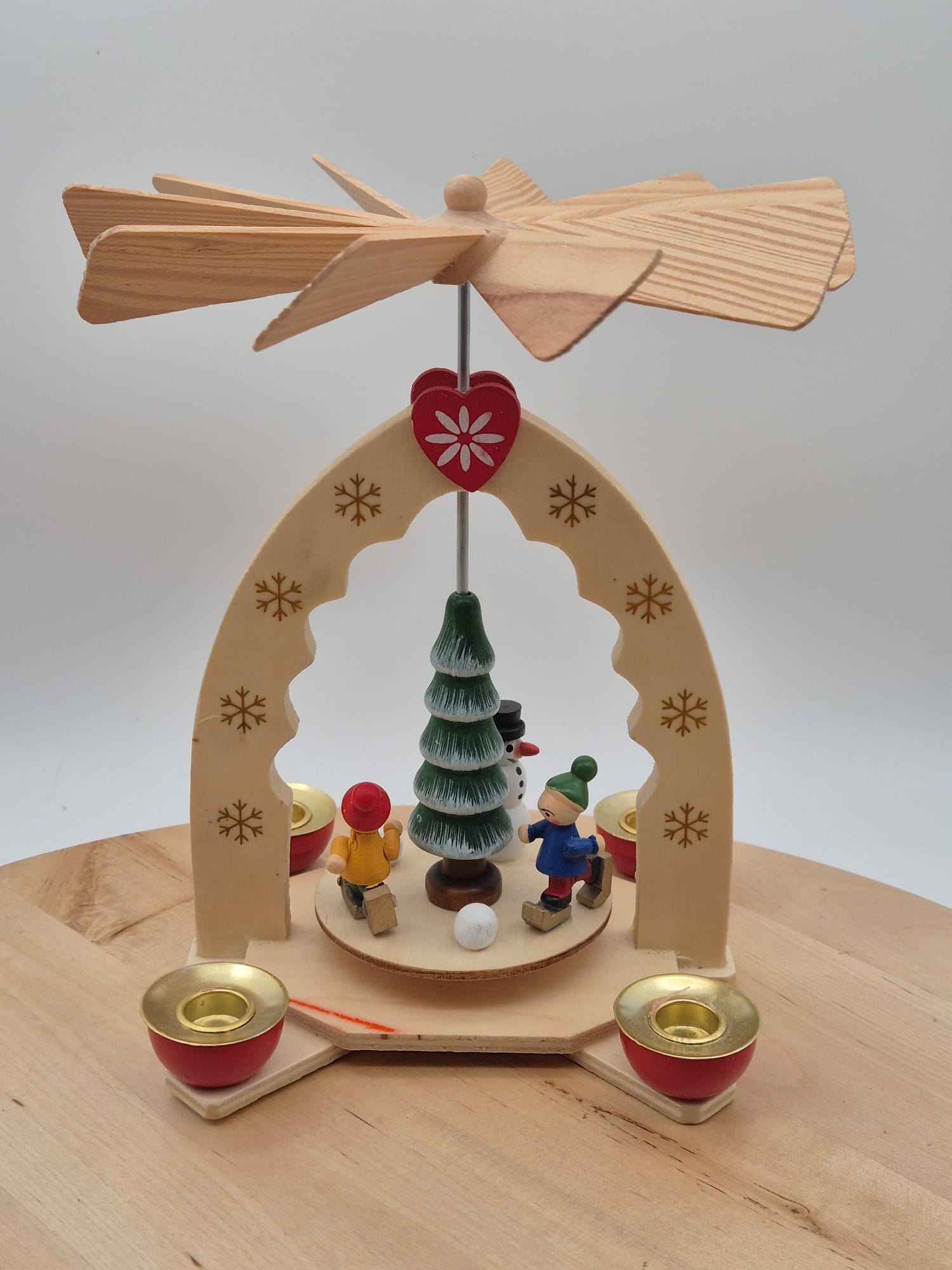 Weihnachtspyramide – Schlittschuhkinder