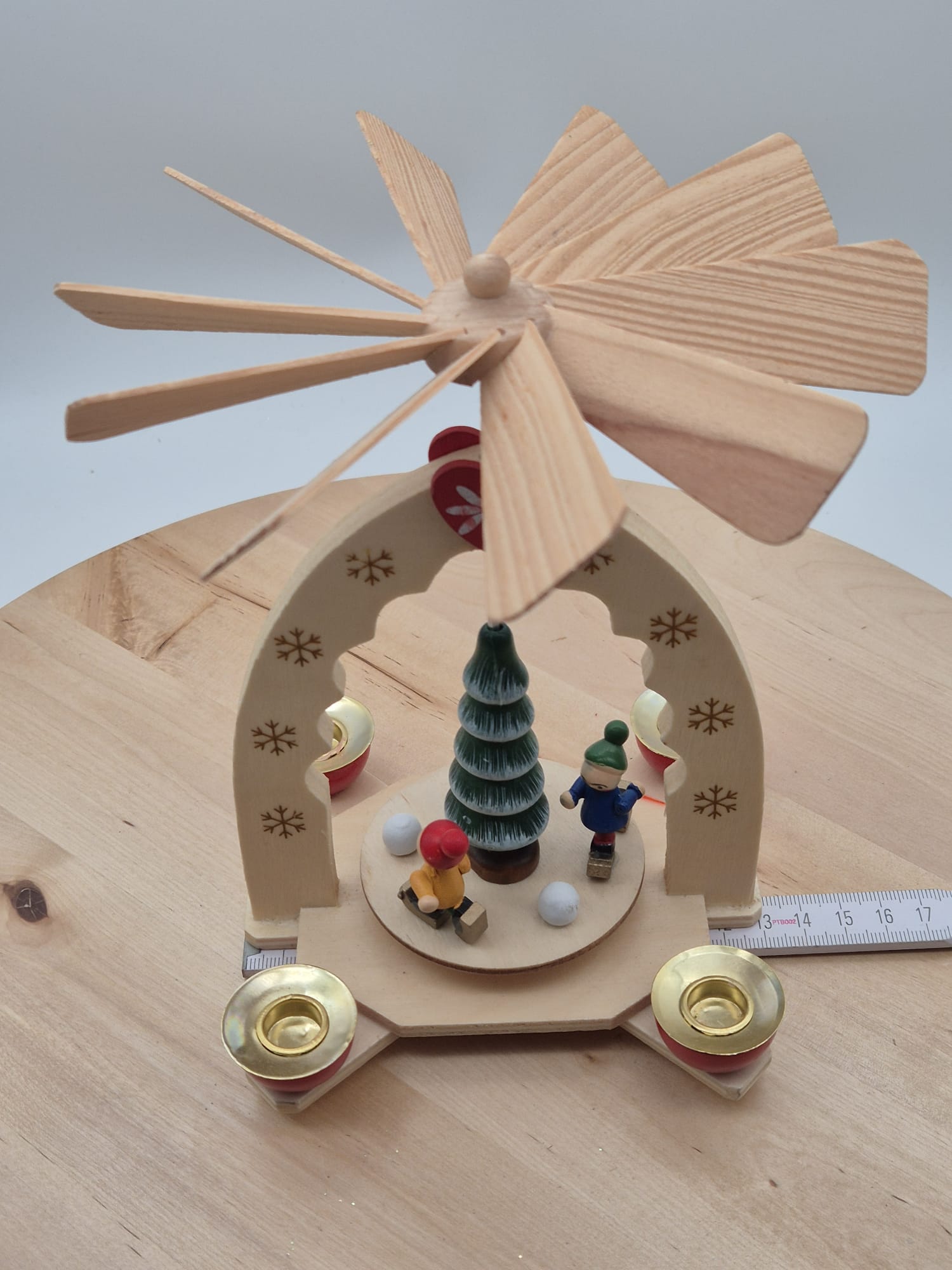 Weihnachtspyramide – Schlittschuhkinder