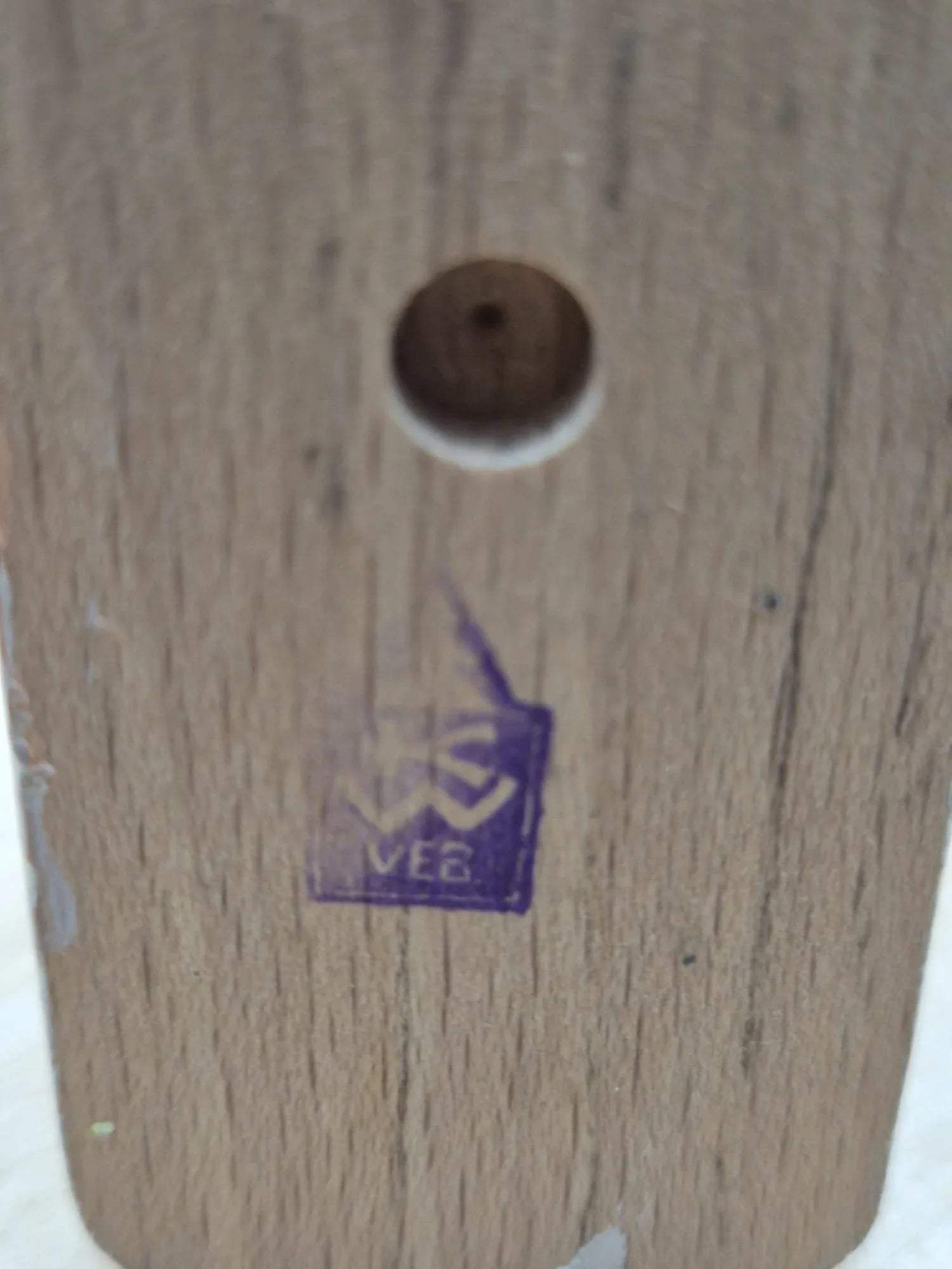 DDR Erzgebirge Holzfigur – Mädchen mit Schlitten