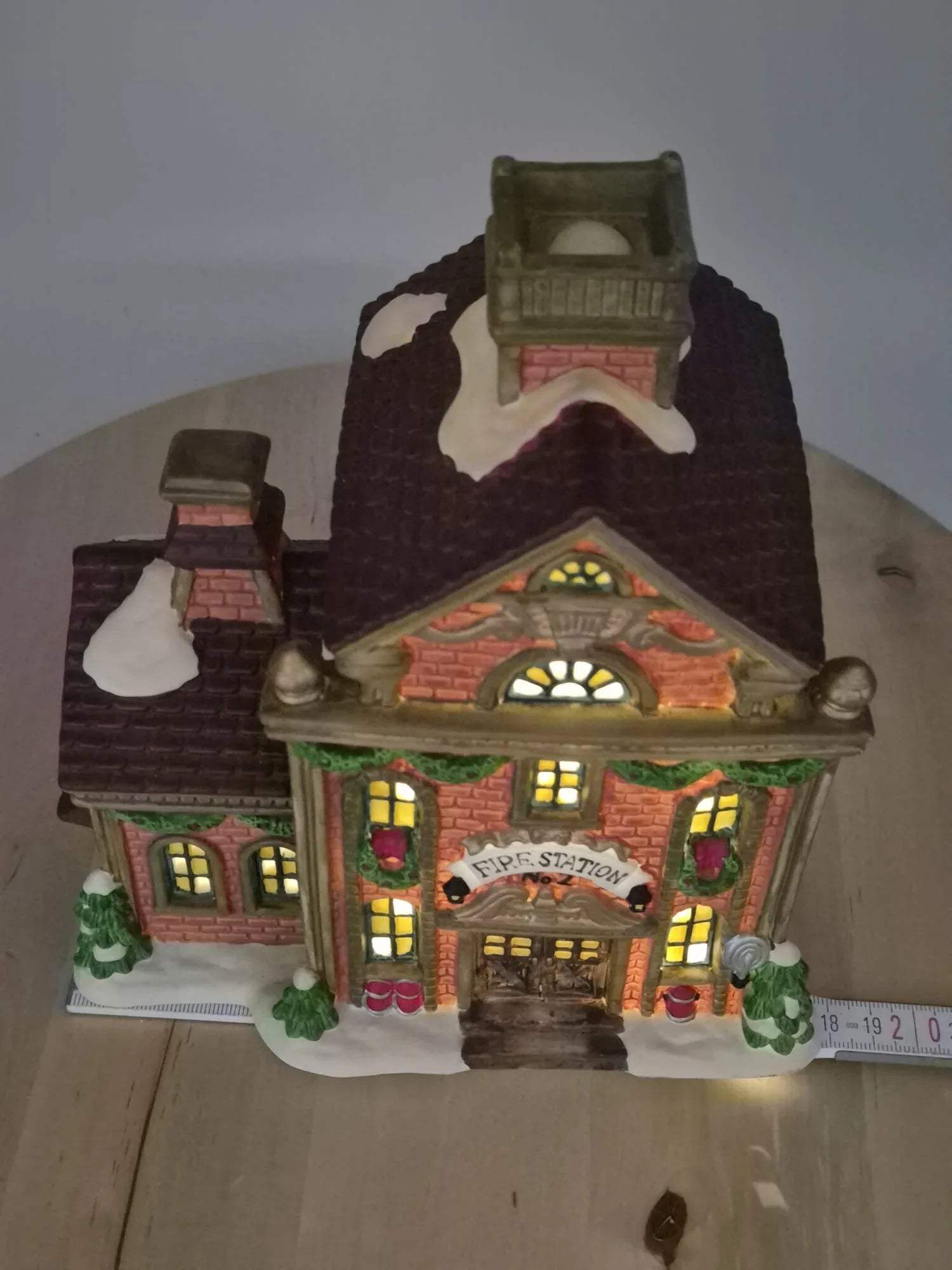 Keramik Lichthaus „Fire Station“ – Feuerwehrhaus mit Beleuchtung