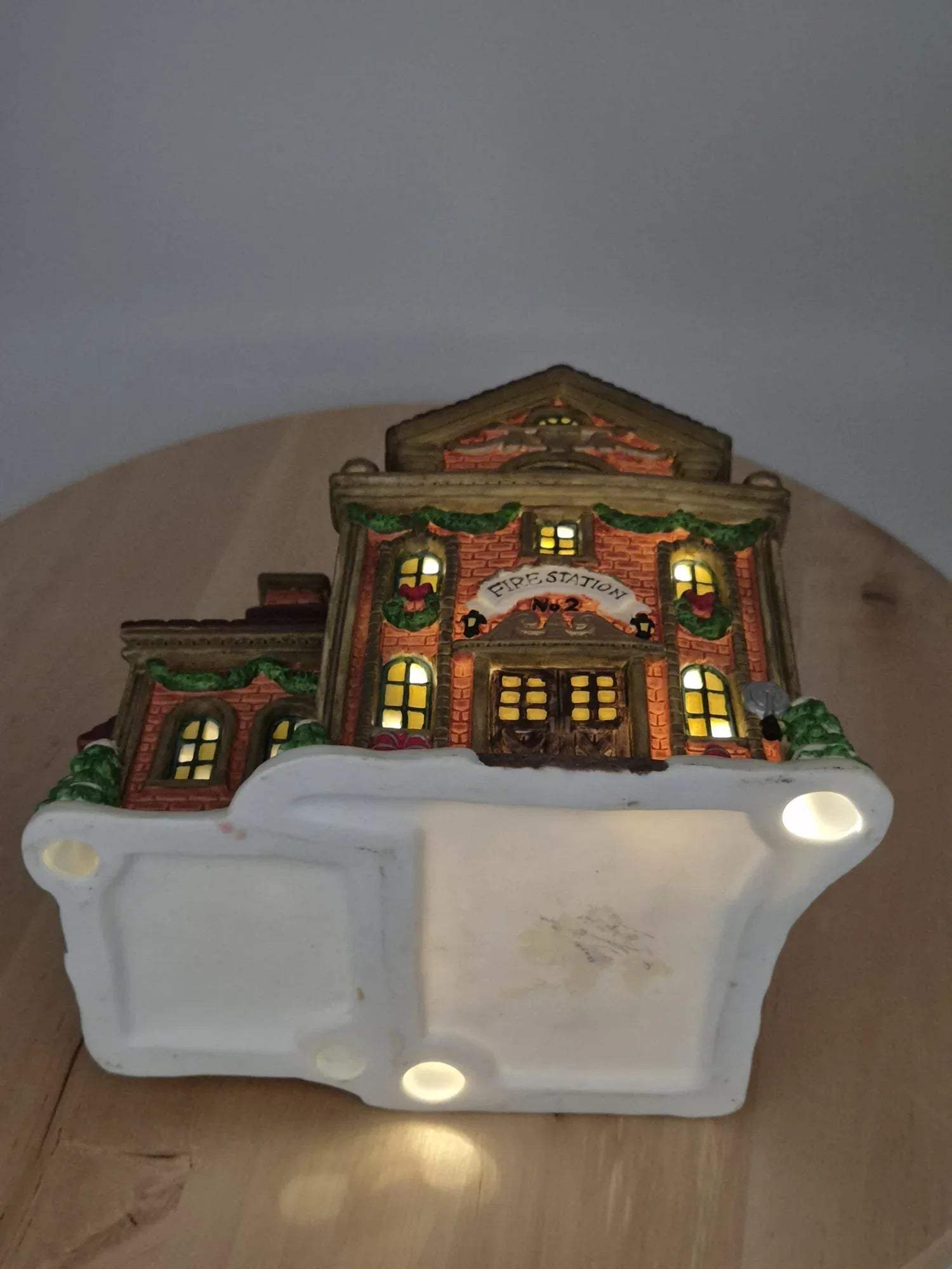 Keramik Lichthaus „Fire Station“ – Feuerwehrhaus mit Beleuchtung