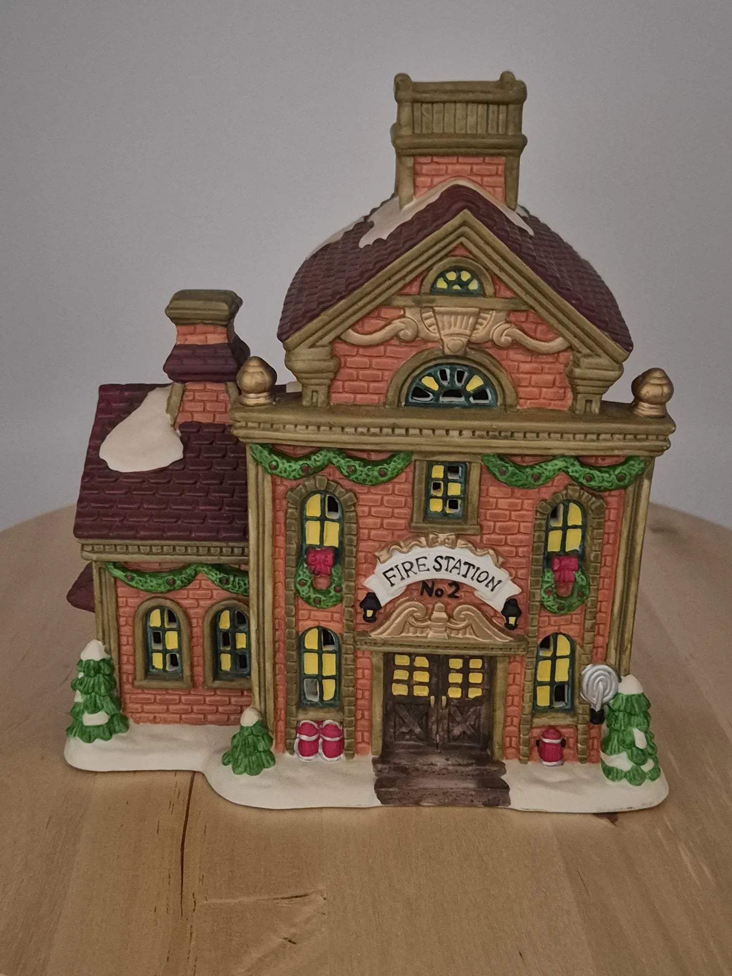 Keramik Lichthaus „Fire Station“ – Feuerwehrhaus mit Beleuchtung