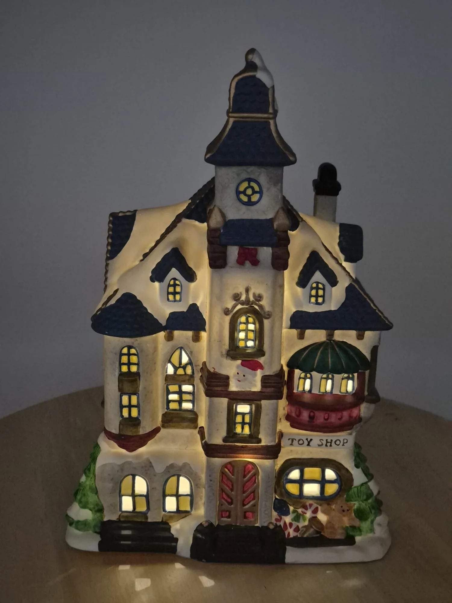 Keramik Lichthaus „Toy Shop“ – Spielzeugladen mit Beleuchtung