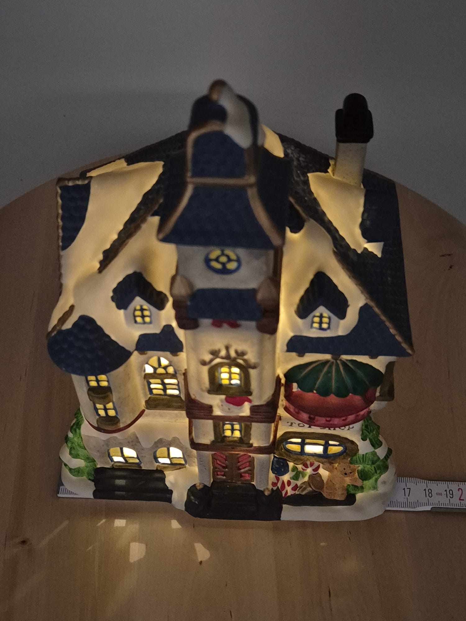 Keramik Lichthaus „Toy Shop“ – Spielzeugladen mit Beleuchtung