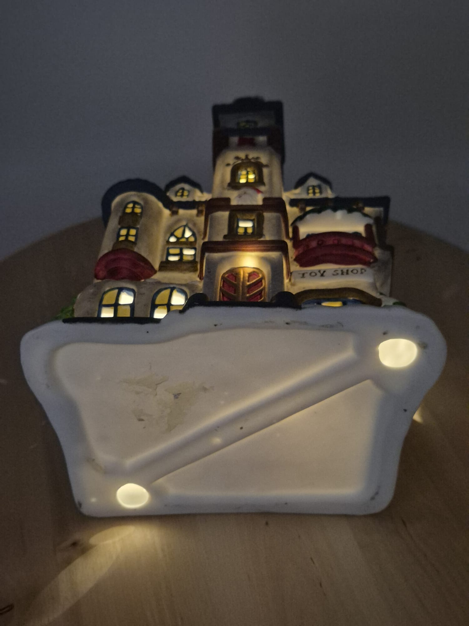 Keramik Lichthaus „Toy Shop“ – Spielzeugladen mit Beleuchtung