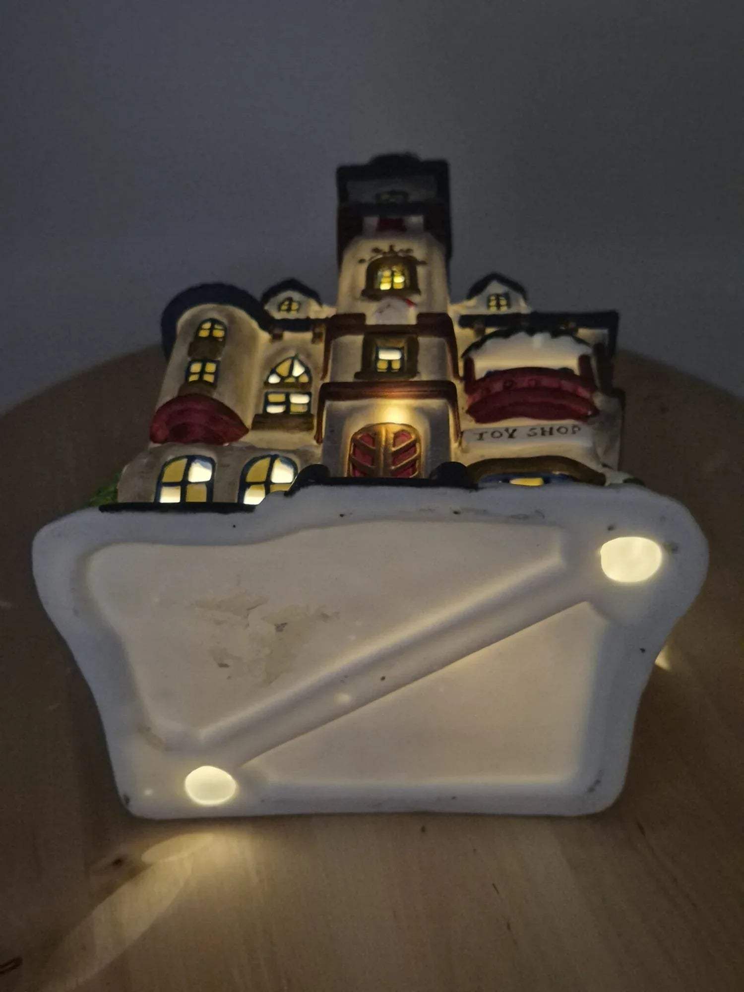 Keramik Lichthaus „Toy Shop“ – Spielzeugladen mit Beleuchtung