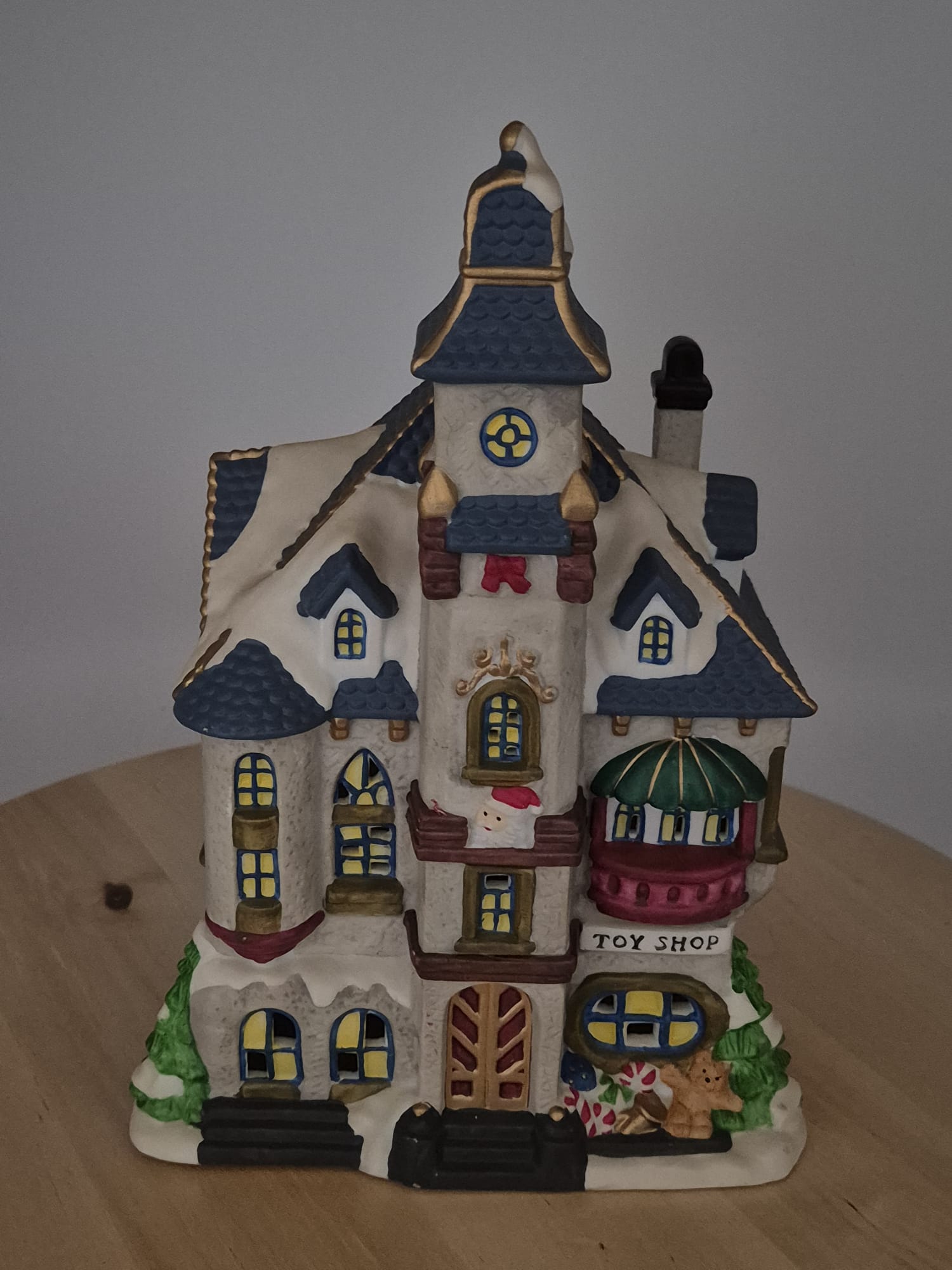 Keramik Lichthaus „Toy Shop“ – Spielzeugladen mit Beleuchtung