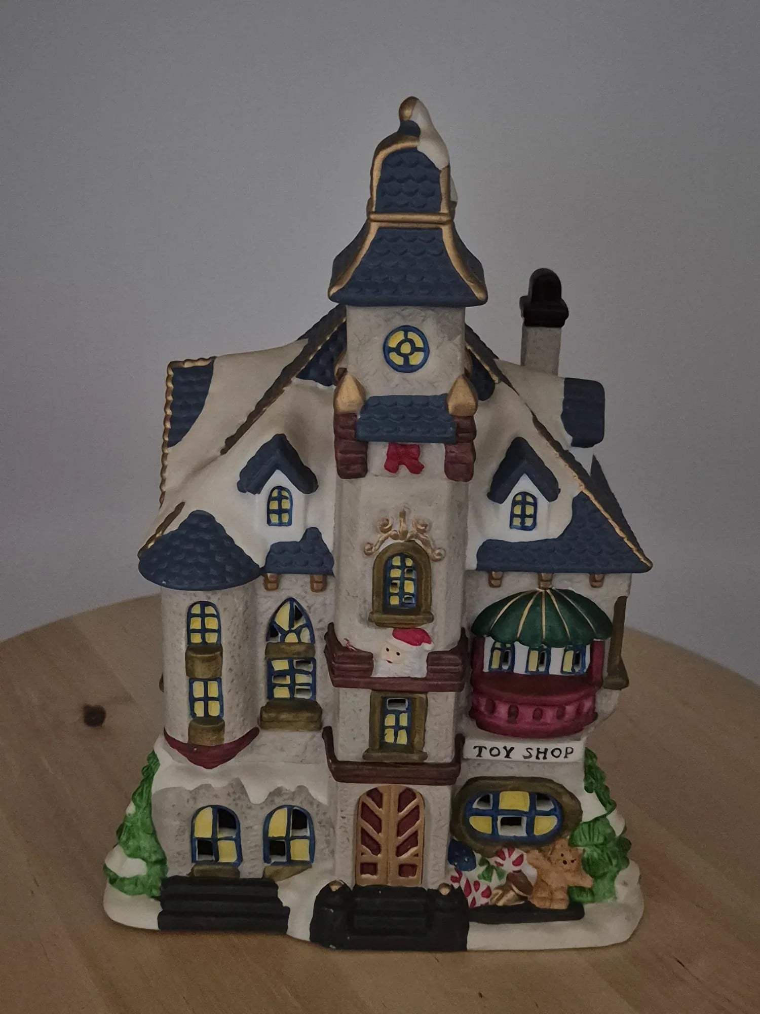 Keramik Lichthaus „Toy Shop“ – Spielzeugladen mit Beleuchtung