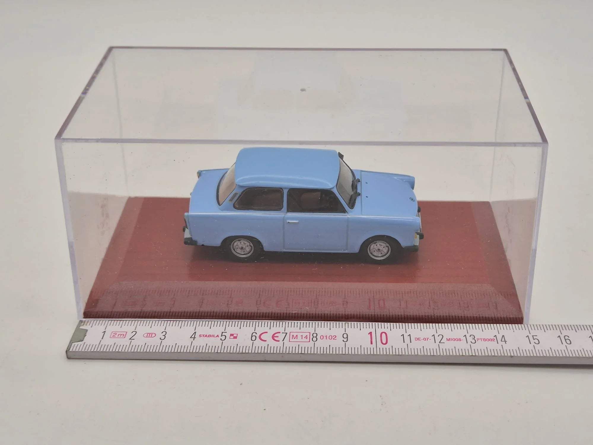 Trabant 601 Modellauto in Vitrine