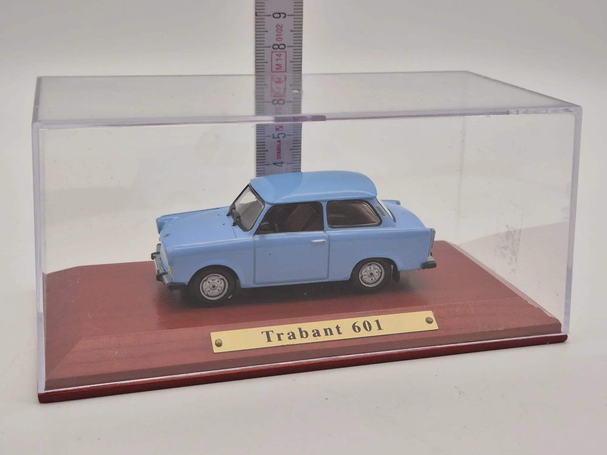 Trabant 601 Modellauto in Vitrine