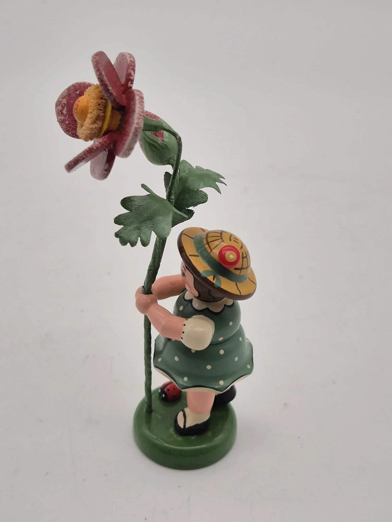 Hubrig Volkskunst GmbH – Mädchen mit großer Blume, Erzgebirge