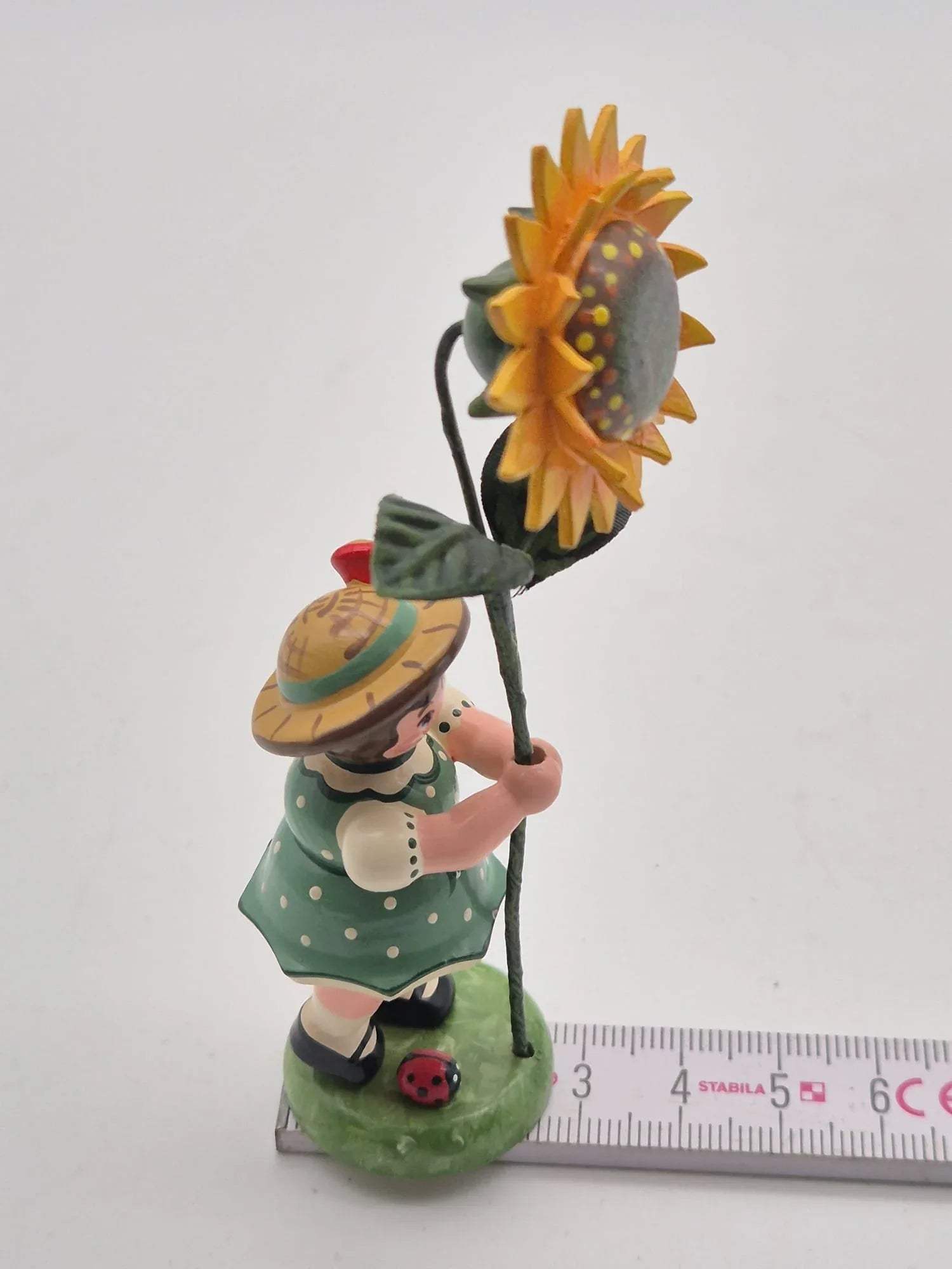 Hubrig Volkskunst – Mädchen mit Sonnenblume, Erzgebirge