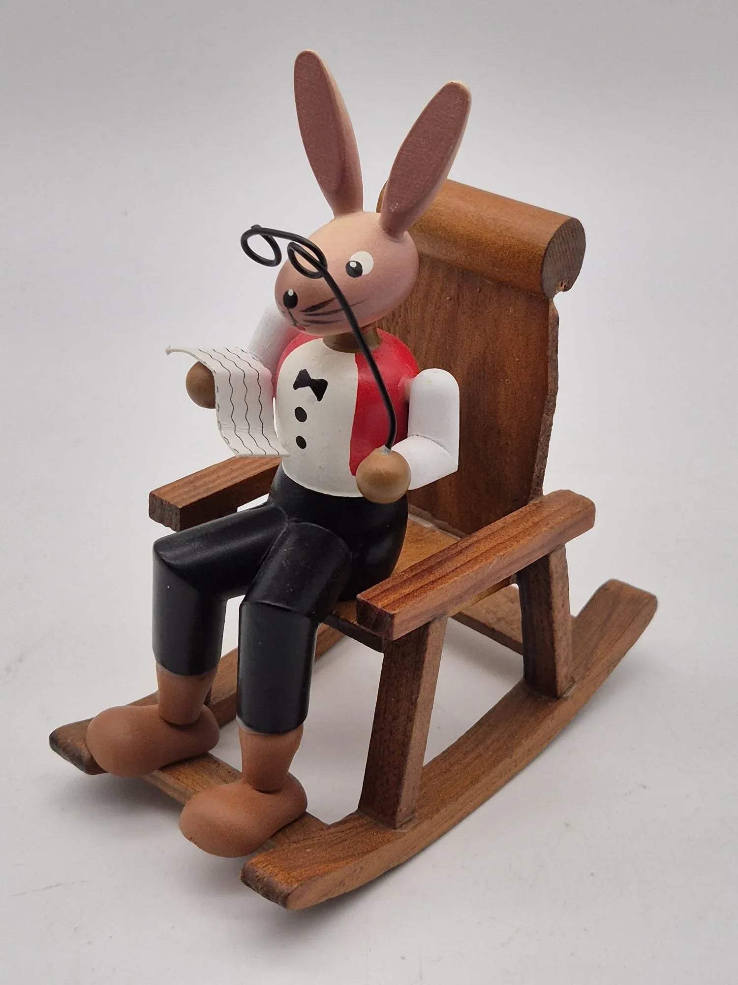 Osterhasen-Opa im Schaukelstuhl – Holzfigur