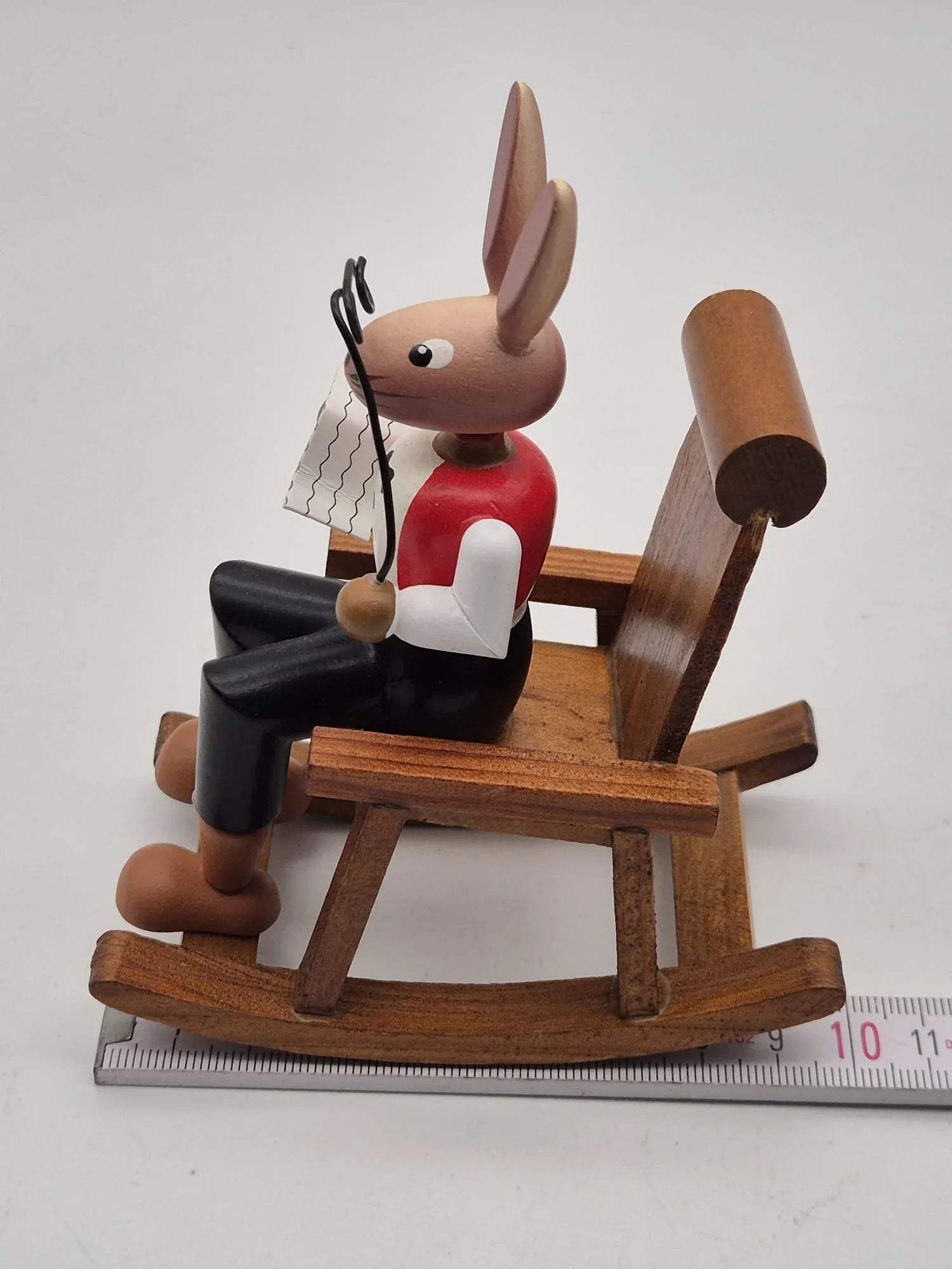 Osterhasen-Opa im Schaukelstuhl – Holzfigur