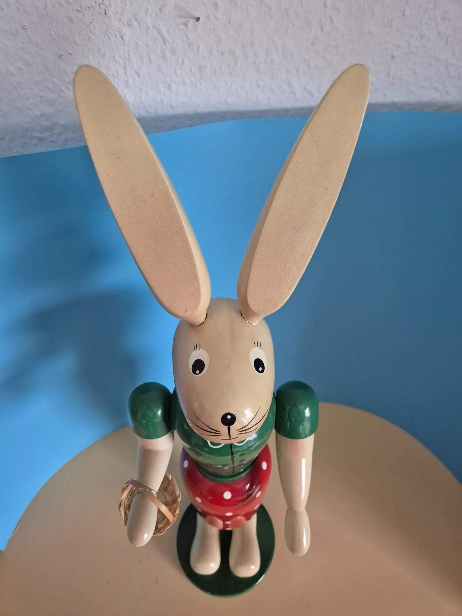 Große Osterhasen-Dame mit Körbchen – Holzfigur (ca. 60 cm)