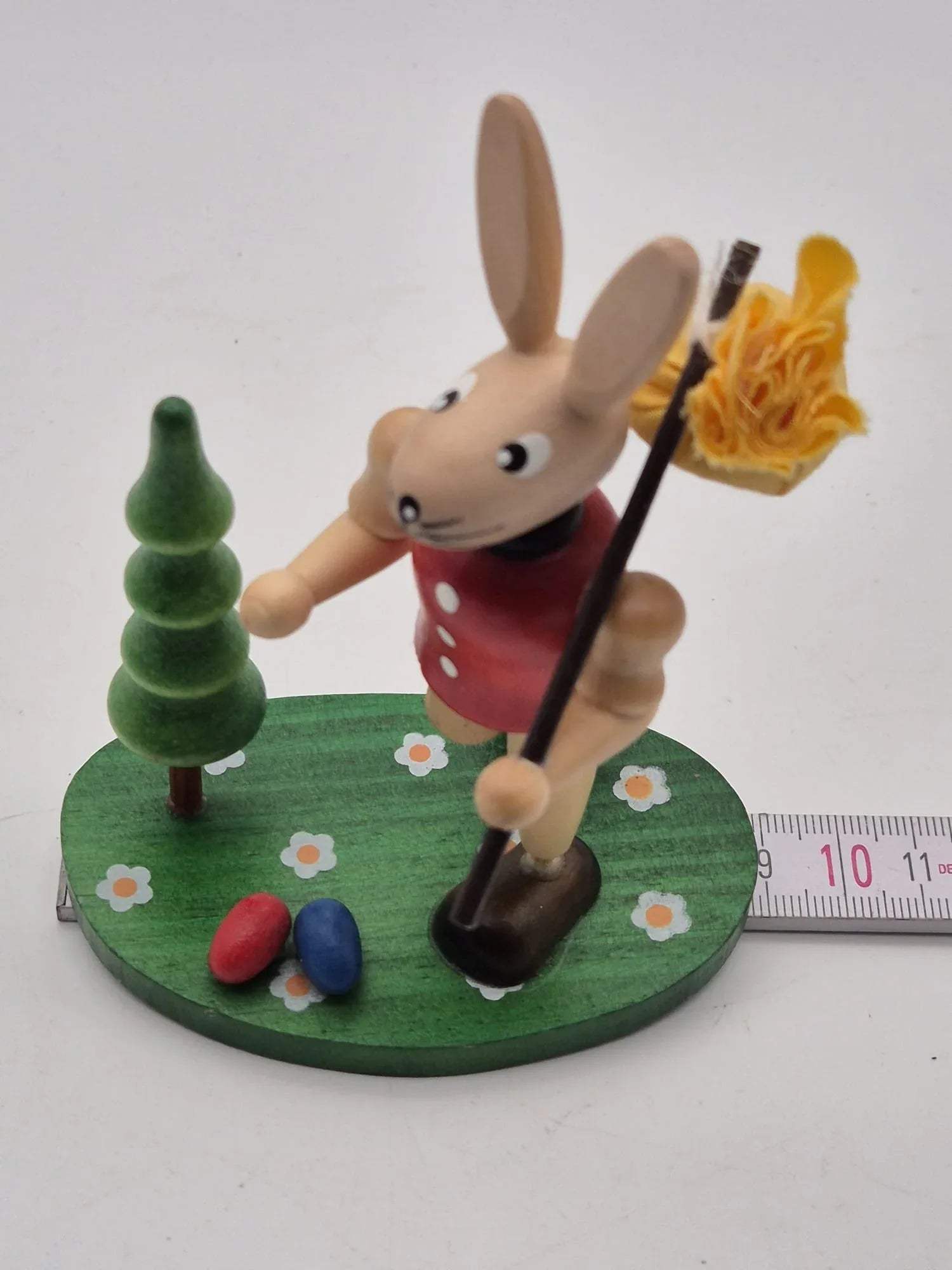 Osterhase Wanderer mit Bündel – Holzfigur