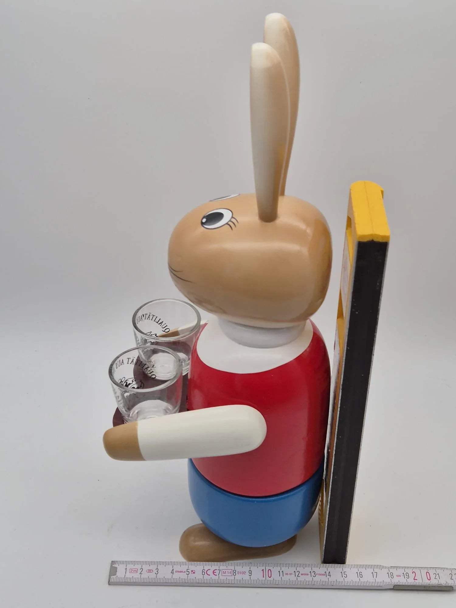 Großer Holz Osterhase mit Tablett & 2 Schnapsgläsern – Nordbrand Nordhausen – ca. 34 cm