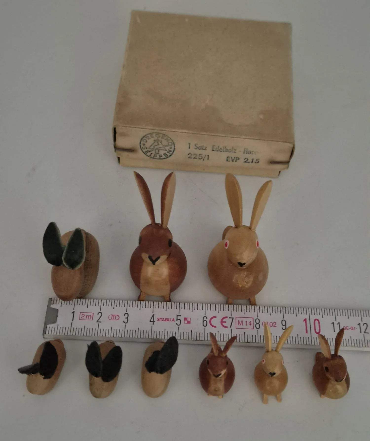 DREGENO Seiffen – Edelholz Hasen, 9 Figuren, Erzgebirge, Originalbox