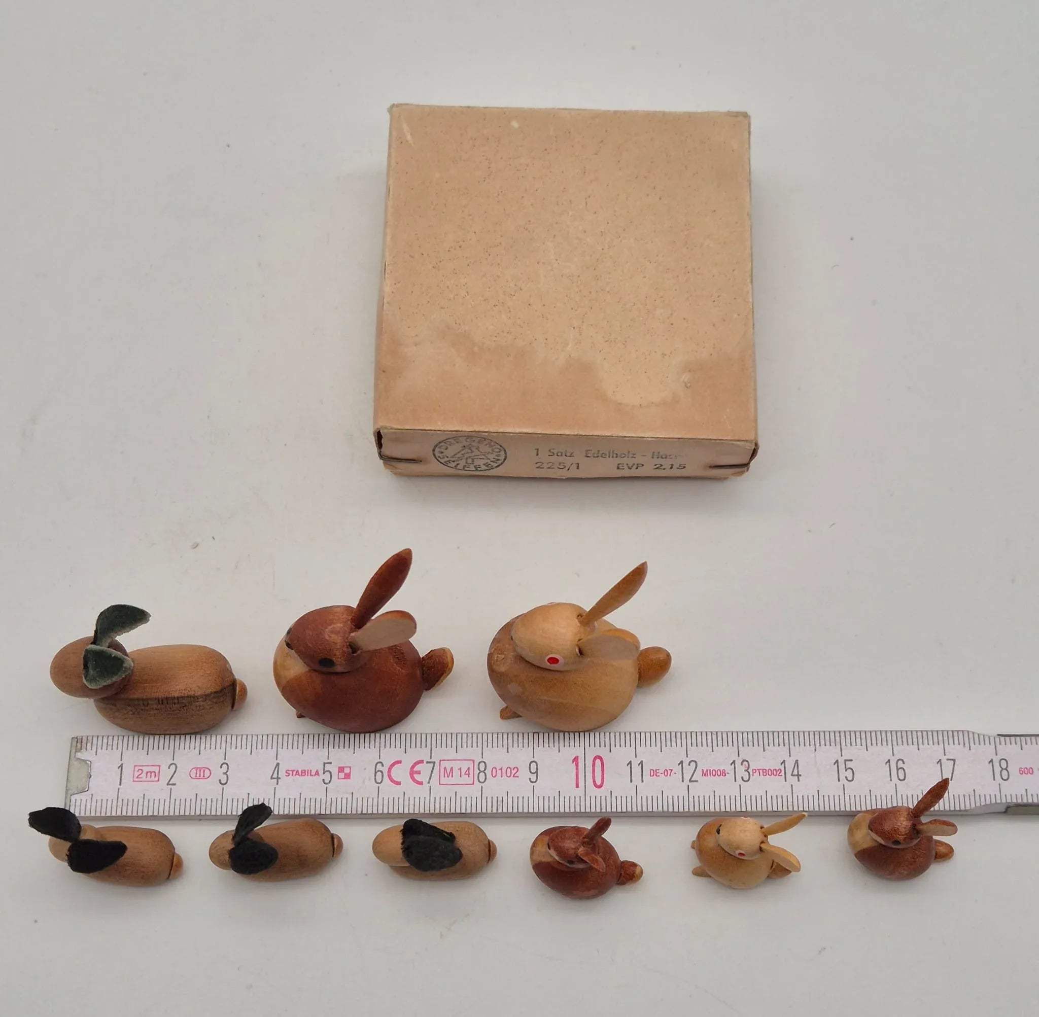 DREGENO Seiffen – Edelholz Hasen, 9 Figuren, Erzgebirge, Originalbox