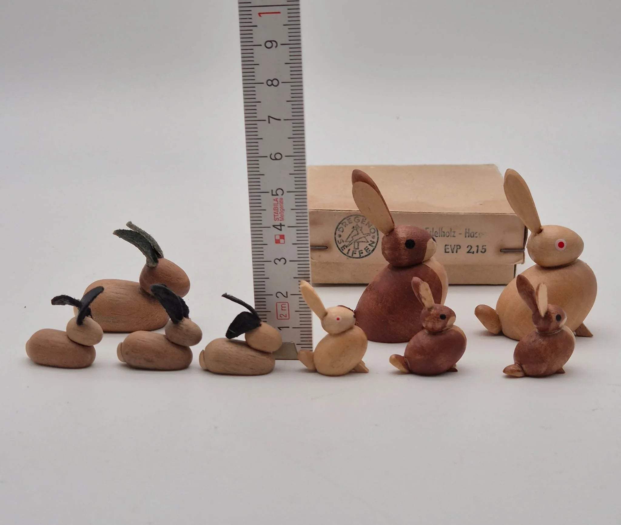 DREGENO Seiffen – Edelholz Hasen, 9 Figuren, Erzgebirge, Originalbox