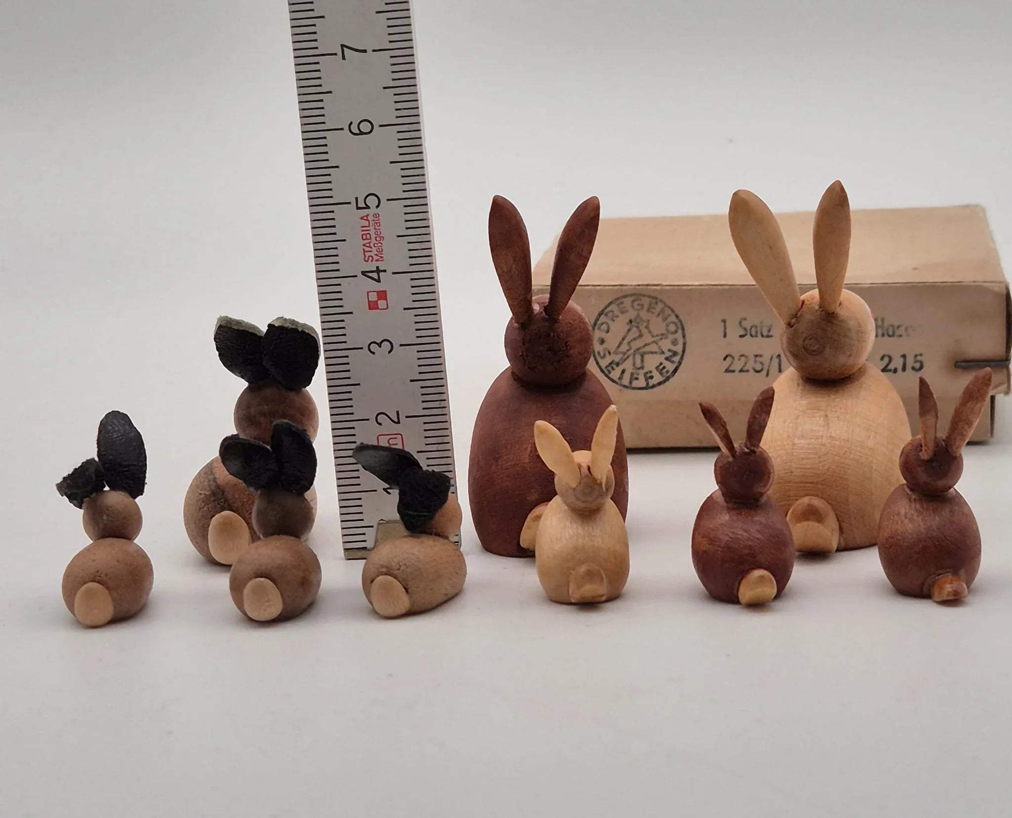 DREGENO Seiffen – Edelholz Hasen, 9 Figuren, Erzgebirge, Originalbox