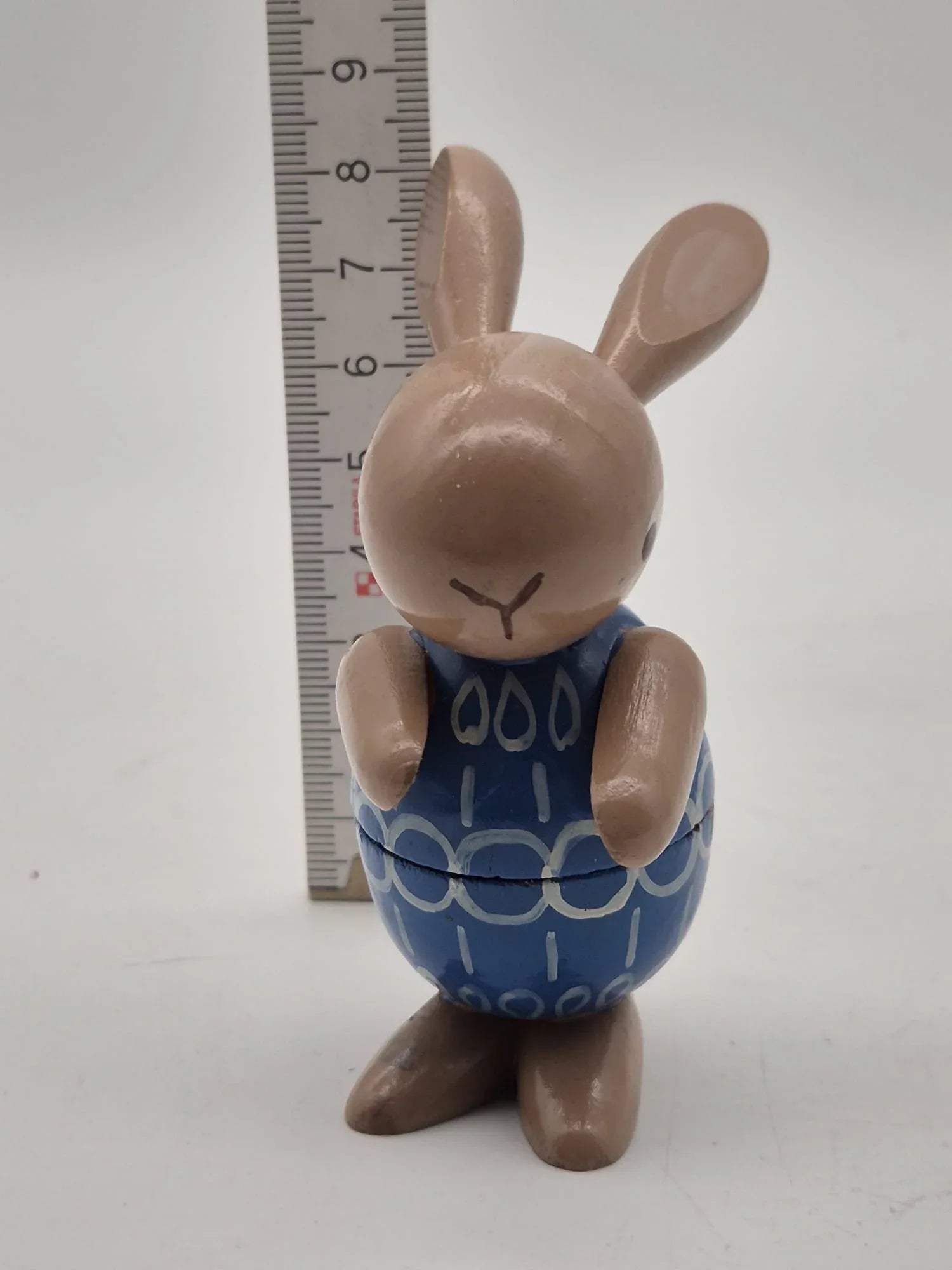 Holz-Osterhase mit blauem Ei – handgefertigte Volkskunst, zweiteilig