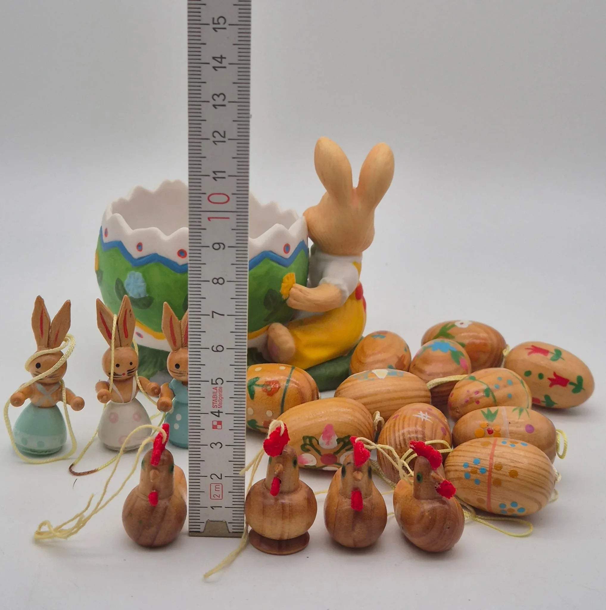 Großes Oster-Dekoset Keramik-Hase mit Ei-Schale & Holzanhängern