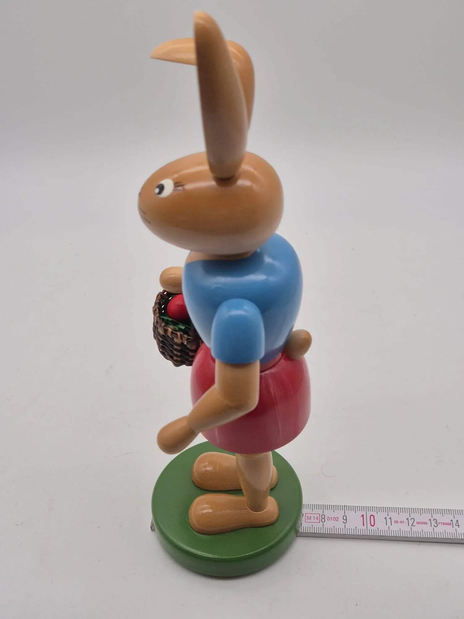 Häsin - kurzer Rock Holzfigur Erzgebirgische Volkskunst