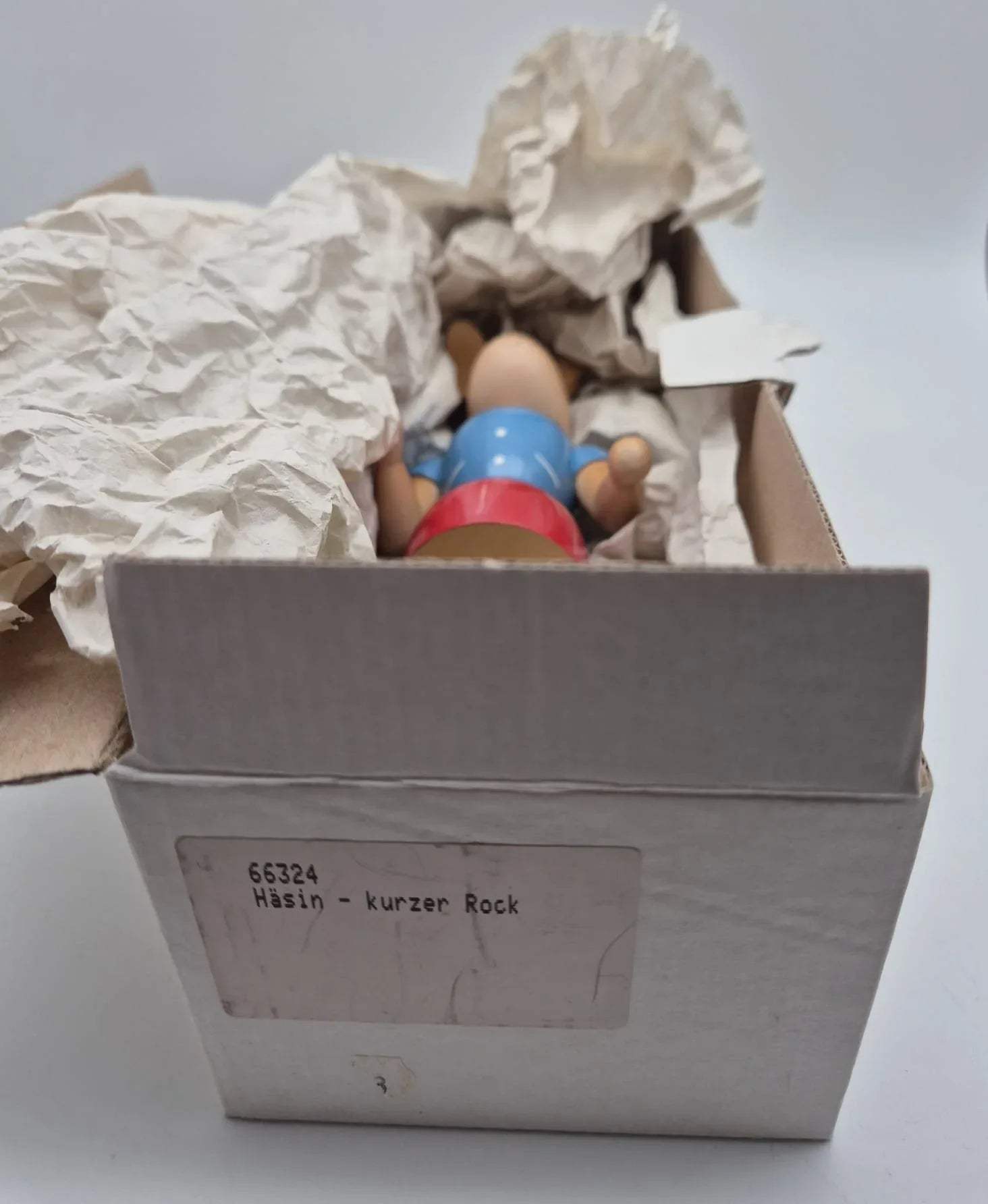 Häsin - kurzer Rock Holzfigur Erzgebirgische Volkskunst