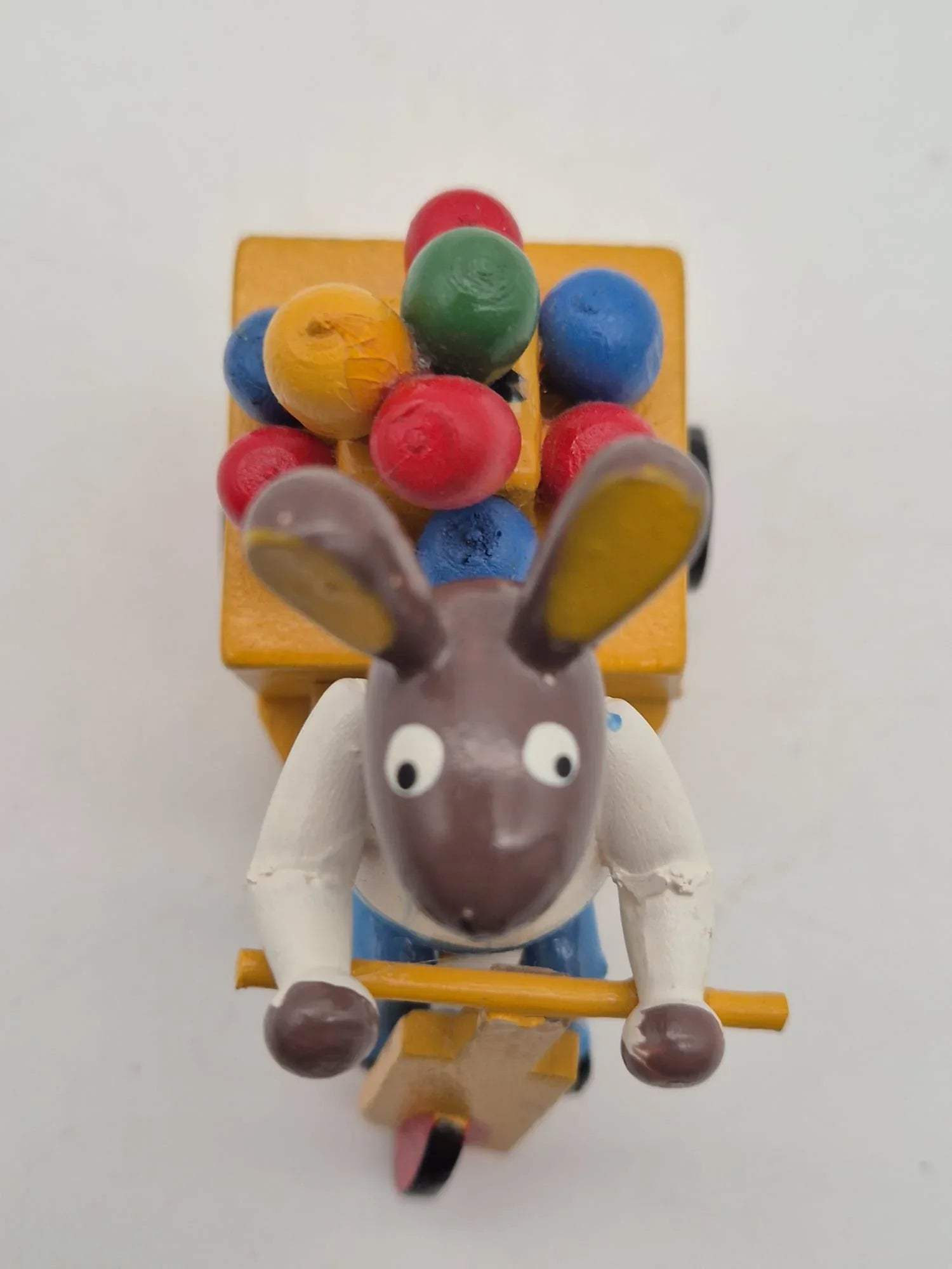 Alter Osterhase auf Motorroller mit Eierwagen Holzfigur