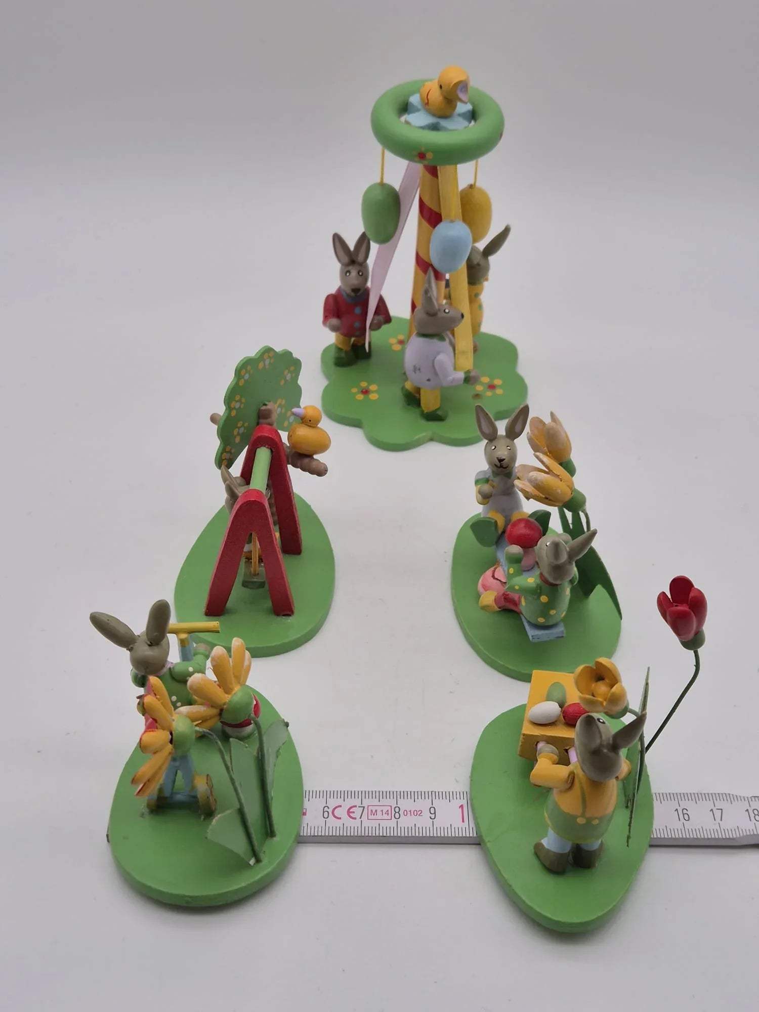 Osterhasen Dorf Szenerie 5er Set Holzfiguren