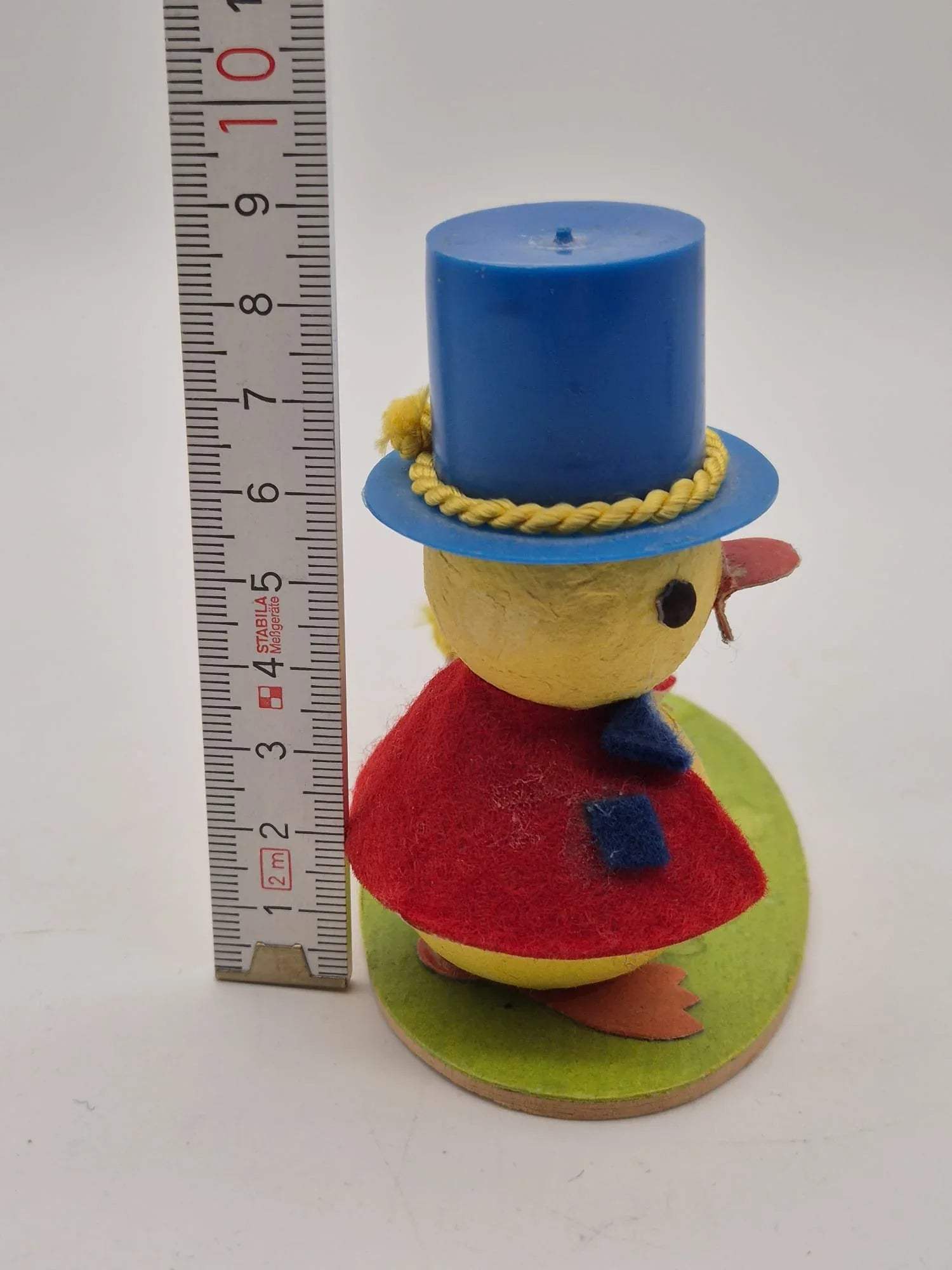 Alter Osterschmuck Küken mit Zylinder und Ei auf Holzsockel Sebnitz