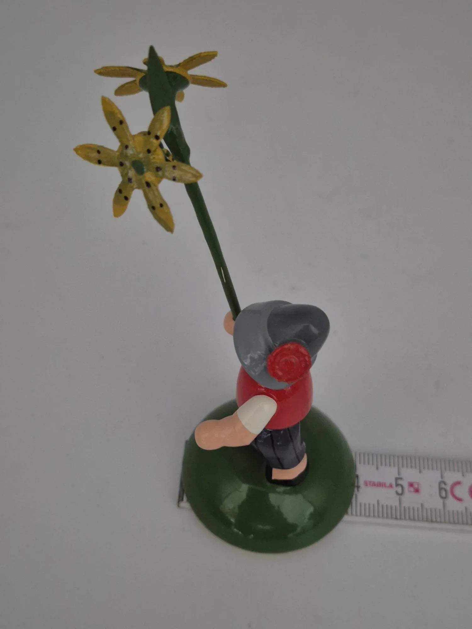 KWO Erzgebirge Holz Blumenjunge mit Blume