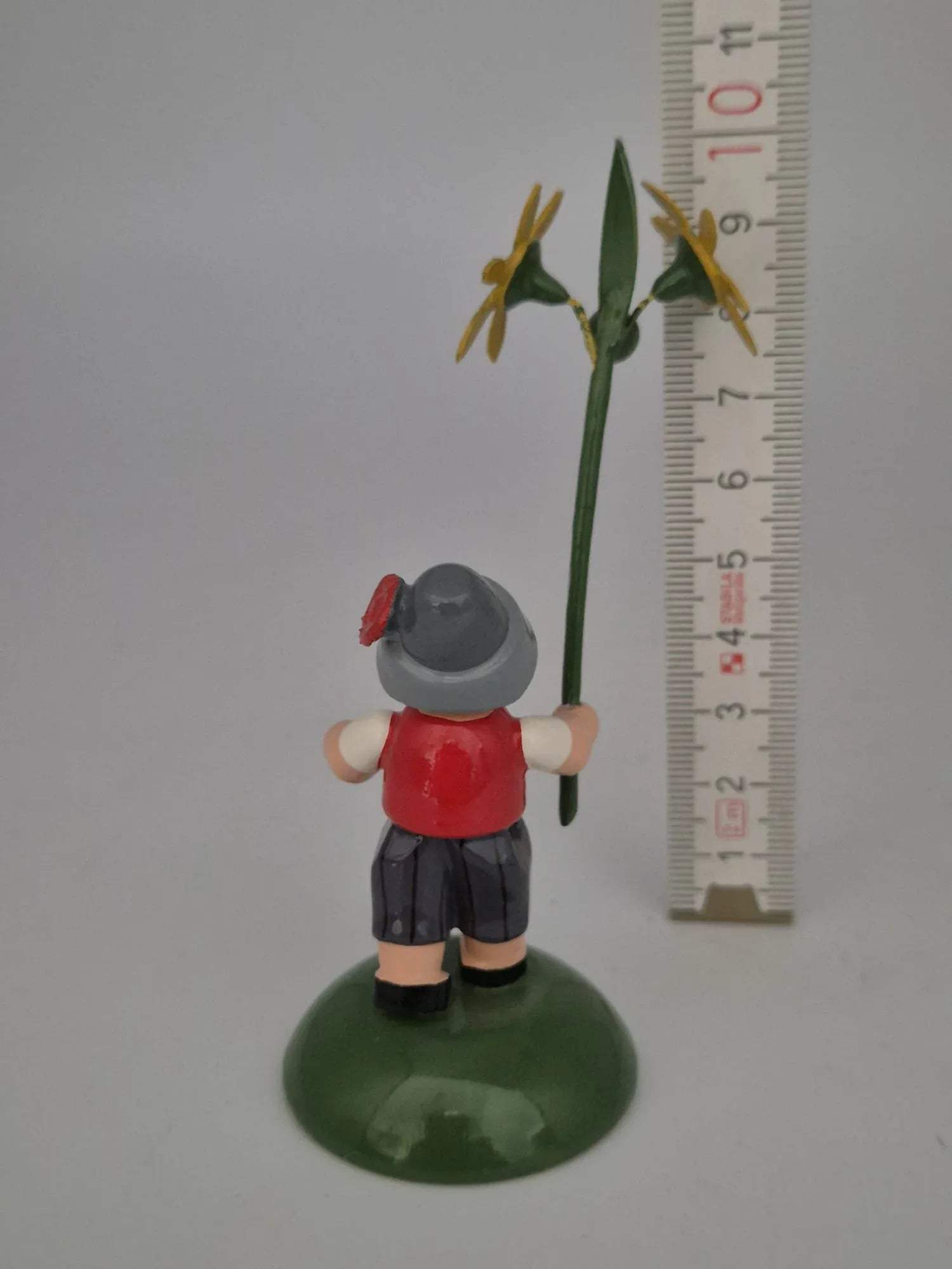 KWO Erzgebirge Holz Blumenjunge mit Blume