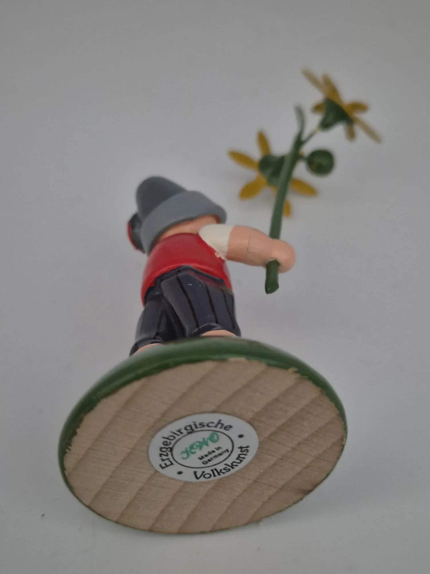 KWO Erzgebirge Holz Blumenjunge mit Blume