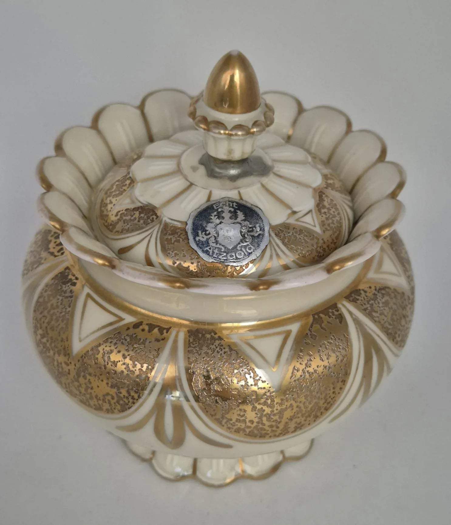Altenburger Porzellan Bonboniere mit Deckel Echt Altgold Handarbeit