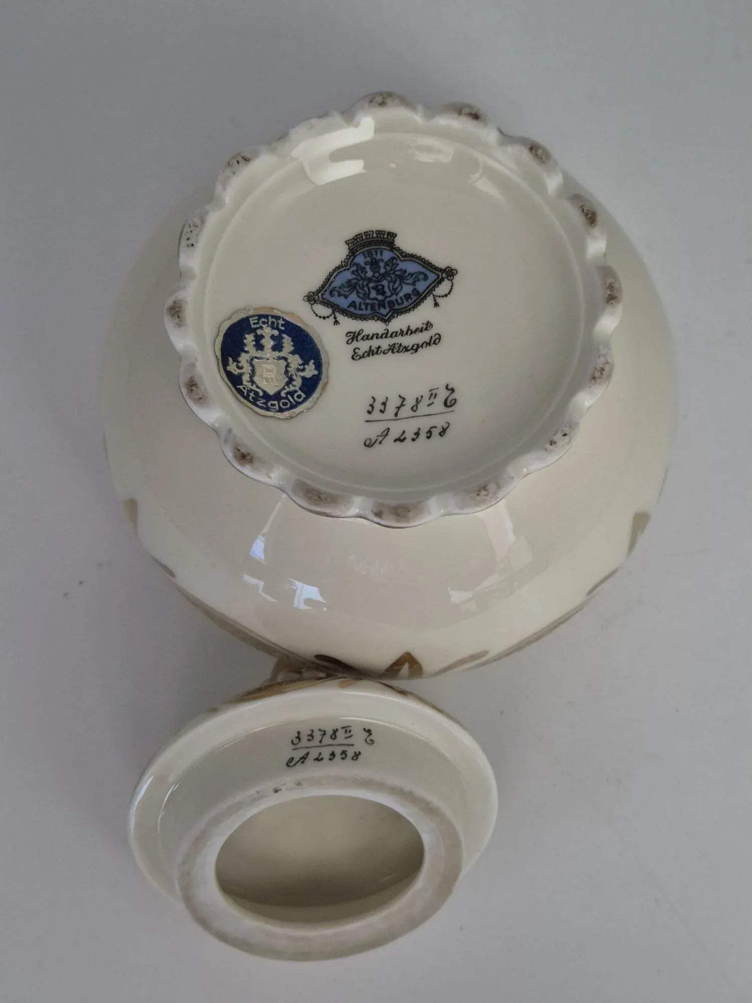 Altenburger Porzellan Bonboniere mit Deckel Echt Altgold Handarbeit