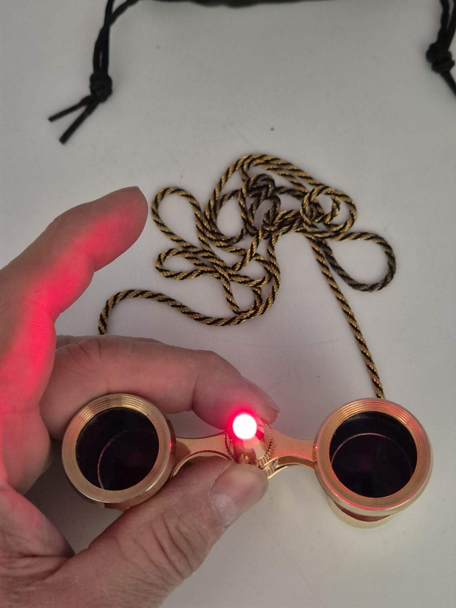 Opernglas Fernglas Theaterglas rot gold mit Beleuchtung und Tasche