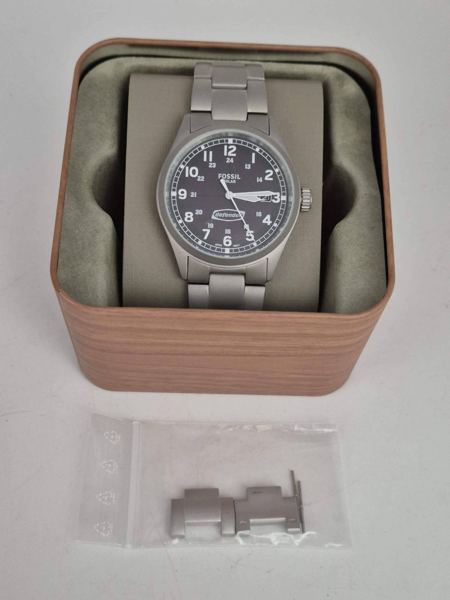 Fossil Defender Herren Armbanduhr Solar Edelstahl mit Box
