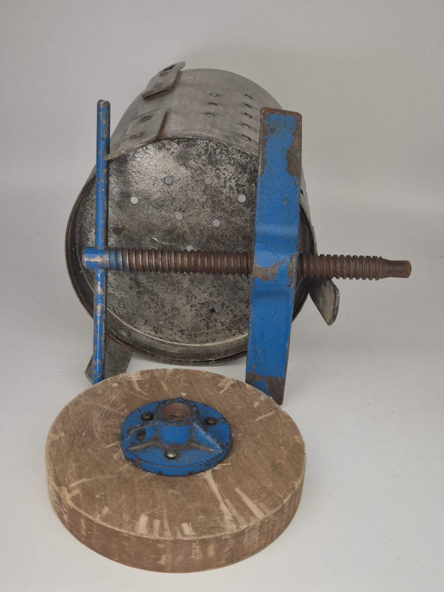 Original Thüringer Kloßpresse / Spindelpresse aus Metall mit Holzstempel