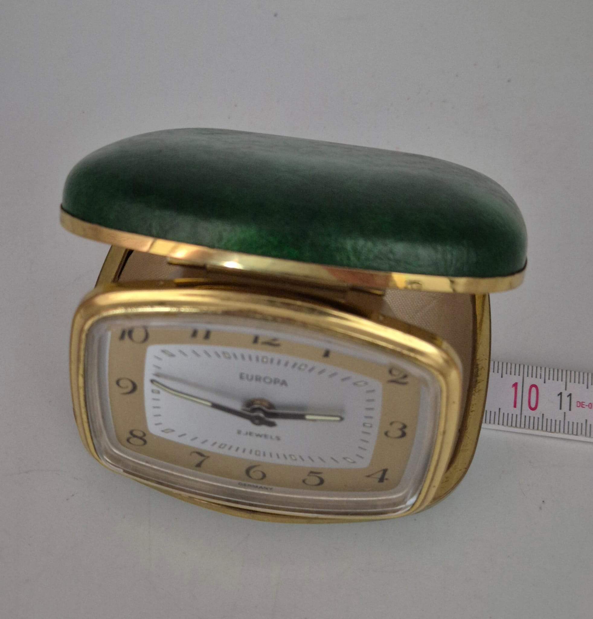 Vintage Reisewecker „EUROPA“ 2 Jewels – Klappetui Grün/Gold mit Leuchtzeigern