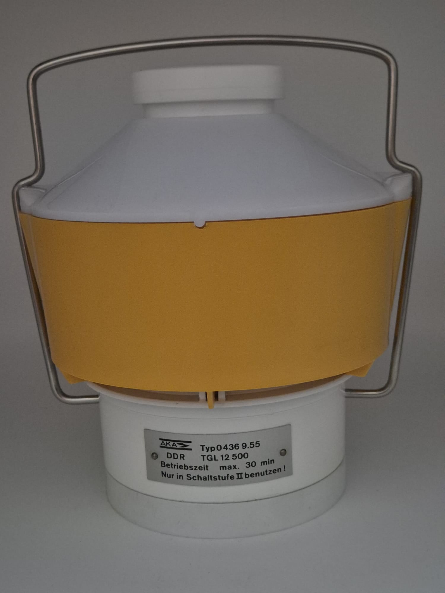 DDR Fruchtsaftzentrifuge KM 8 – AKA Electric – VEB Elektrogerätewerk Suhl – mit OVP